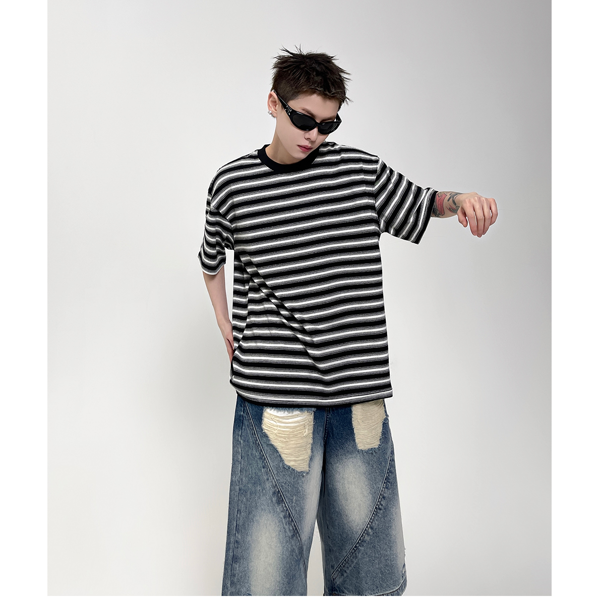 Loose Border T-shirt EAT099