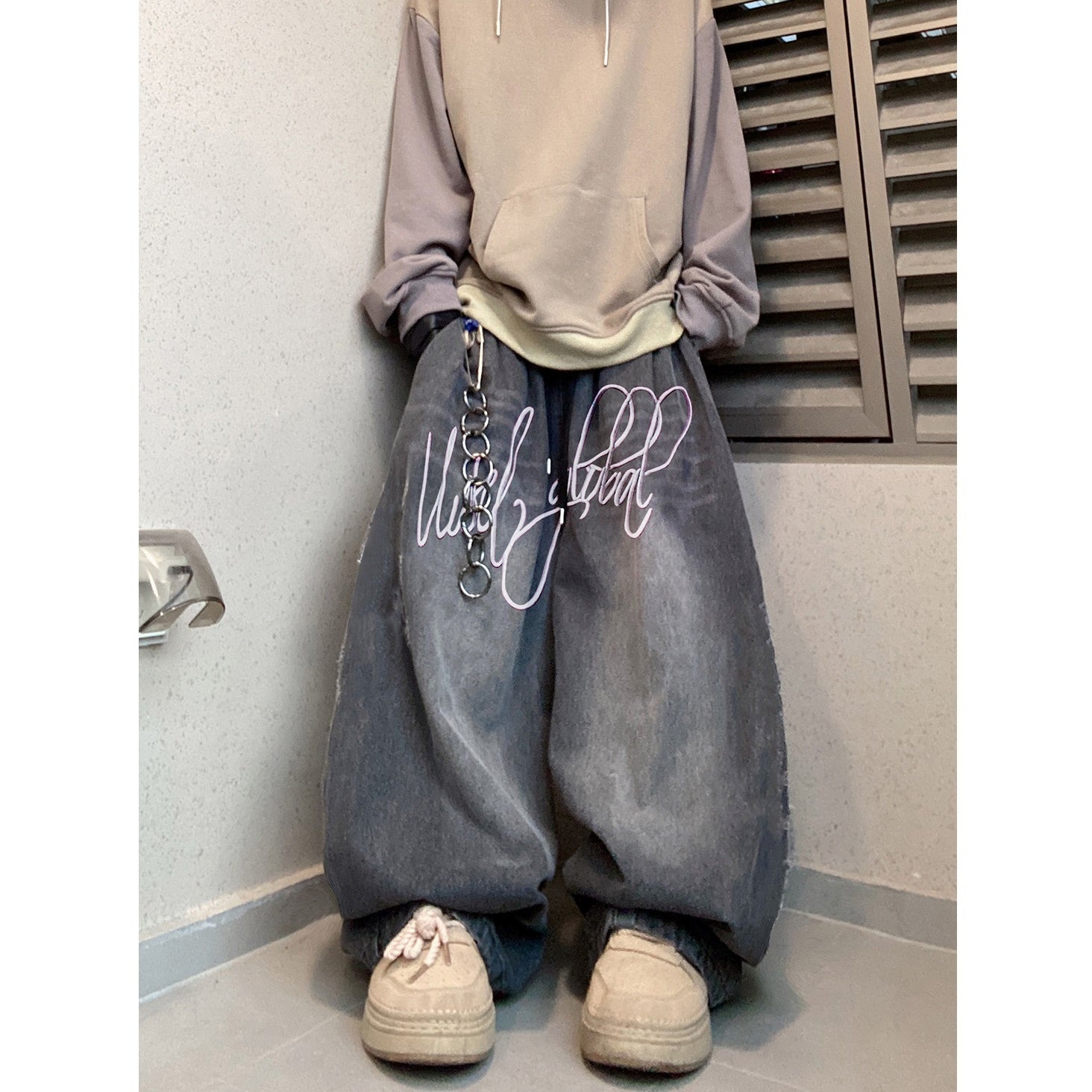Logo Washed Ripped Wide Jeans UU7018