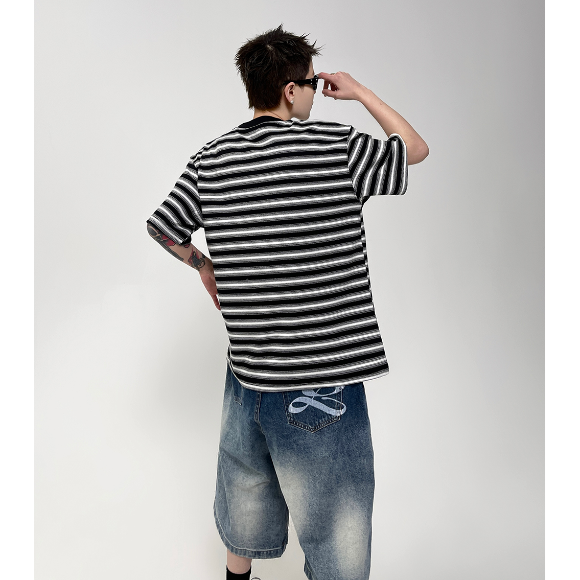 Loose Border T-shirt EAT099