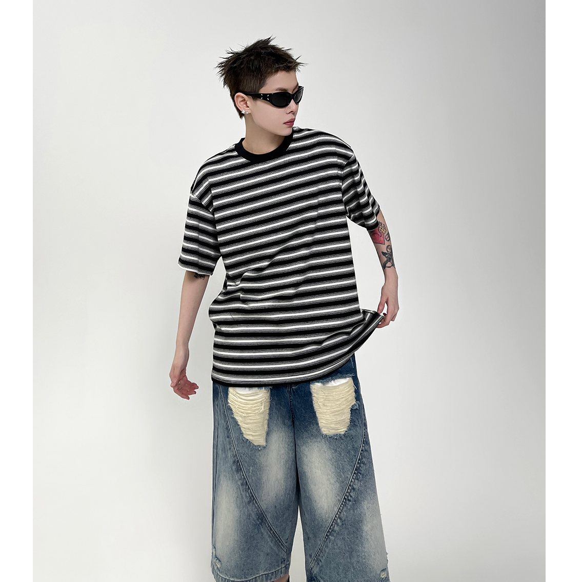 Loose Border T-shirt EAT099