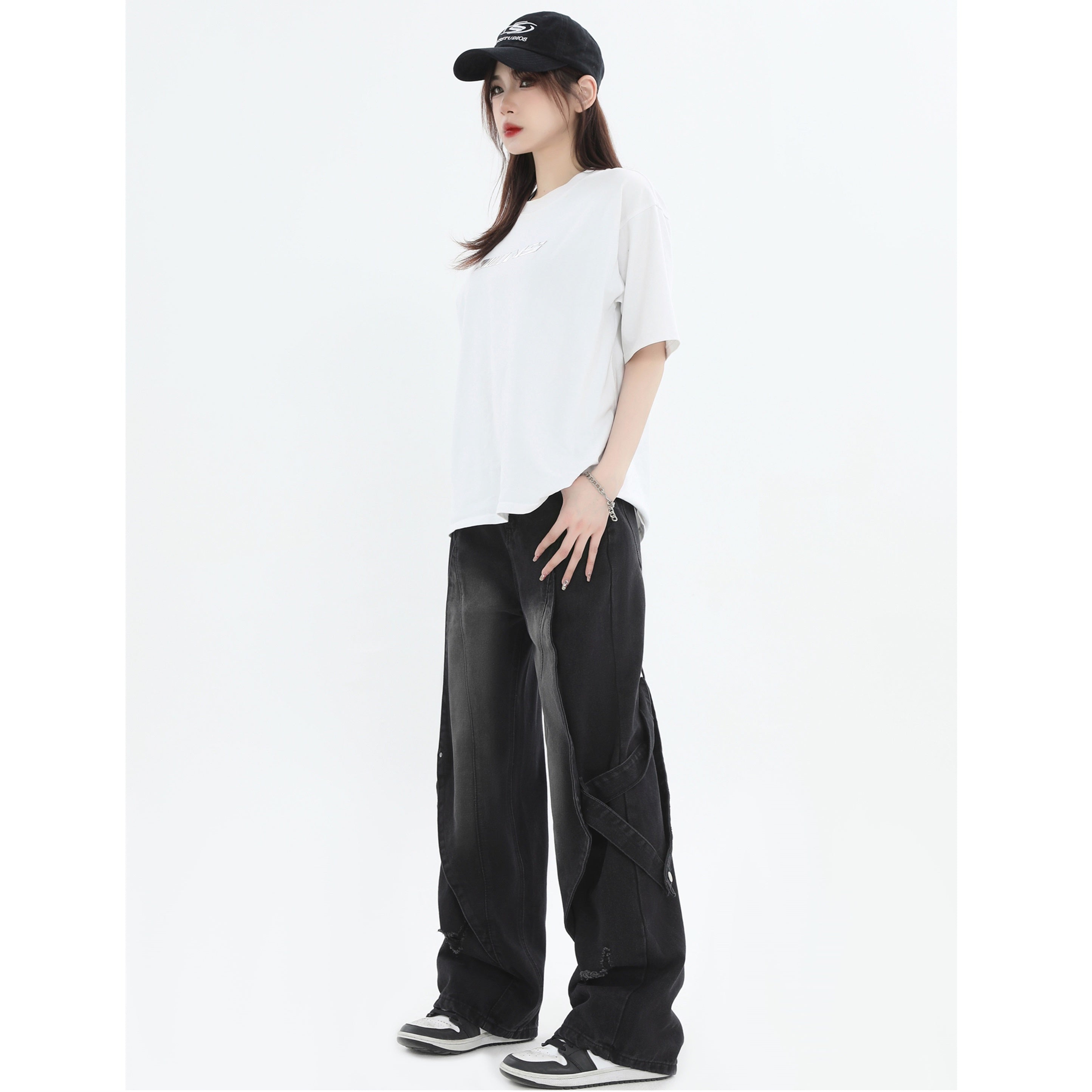 Distressed Washed 3D Paneled Strap Street Jeans IN7010