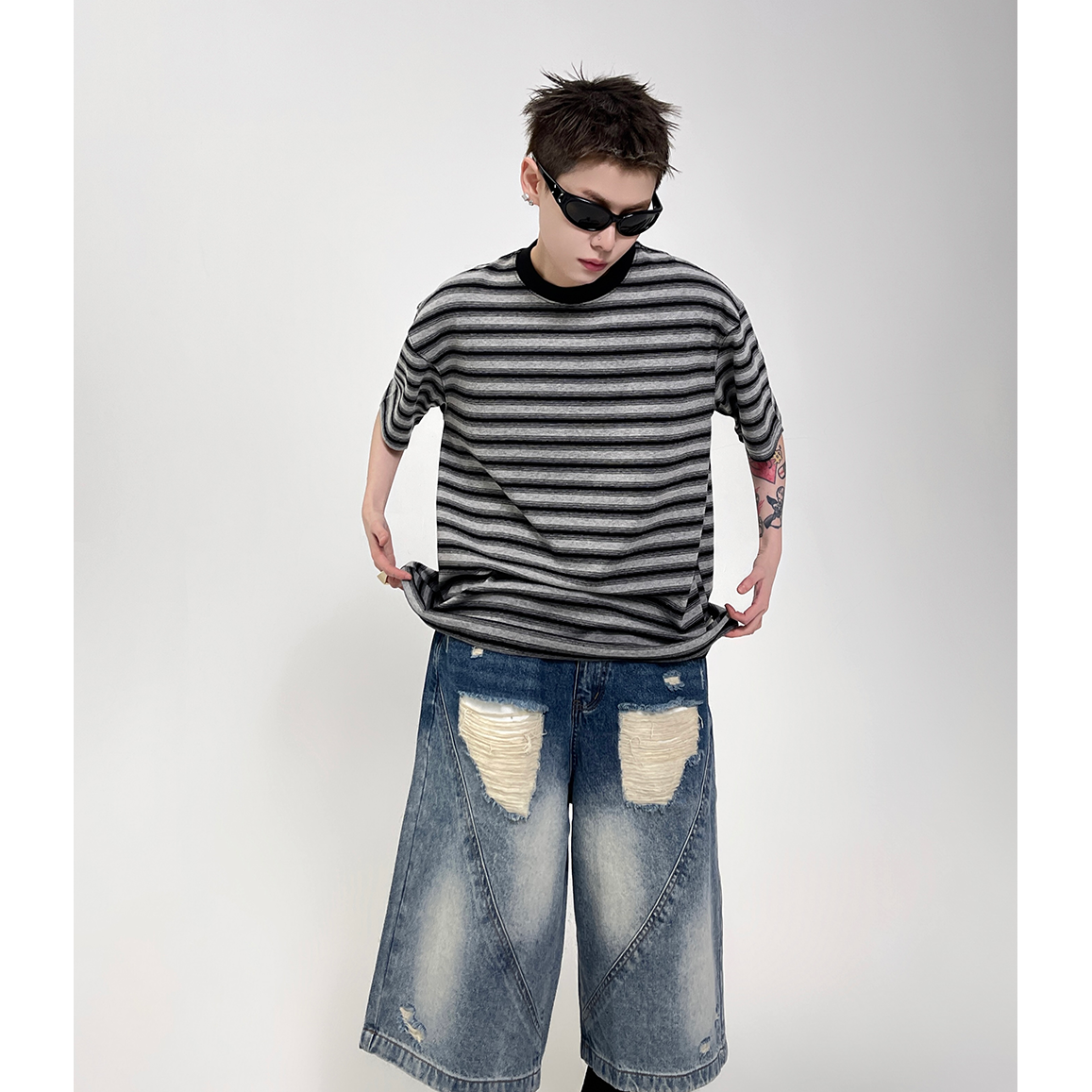 Loose Border T-shirt EAT099