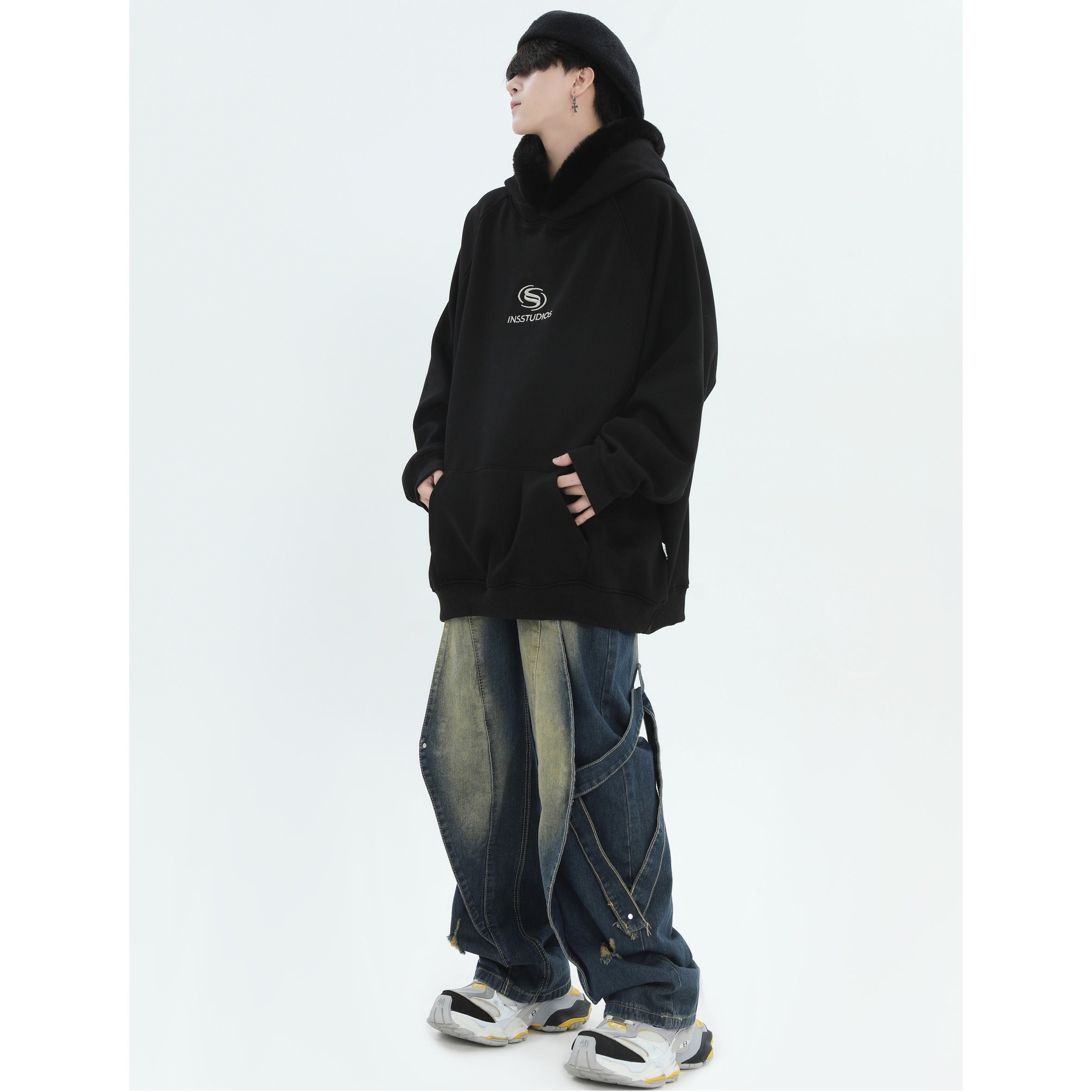 Distressed Washed 3D Paneled Strap Street Jeans IN7010