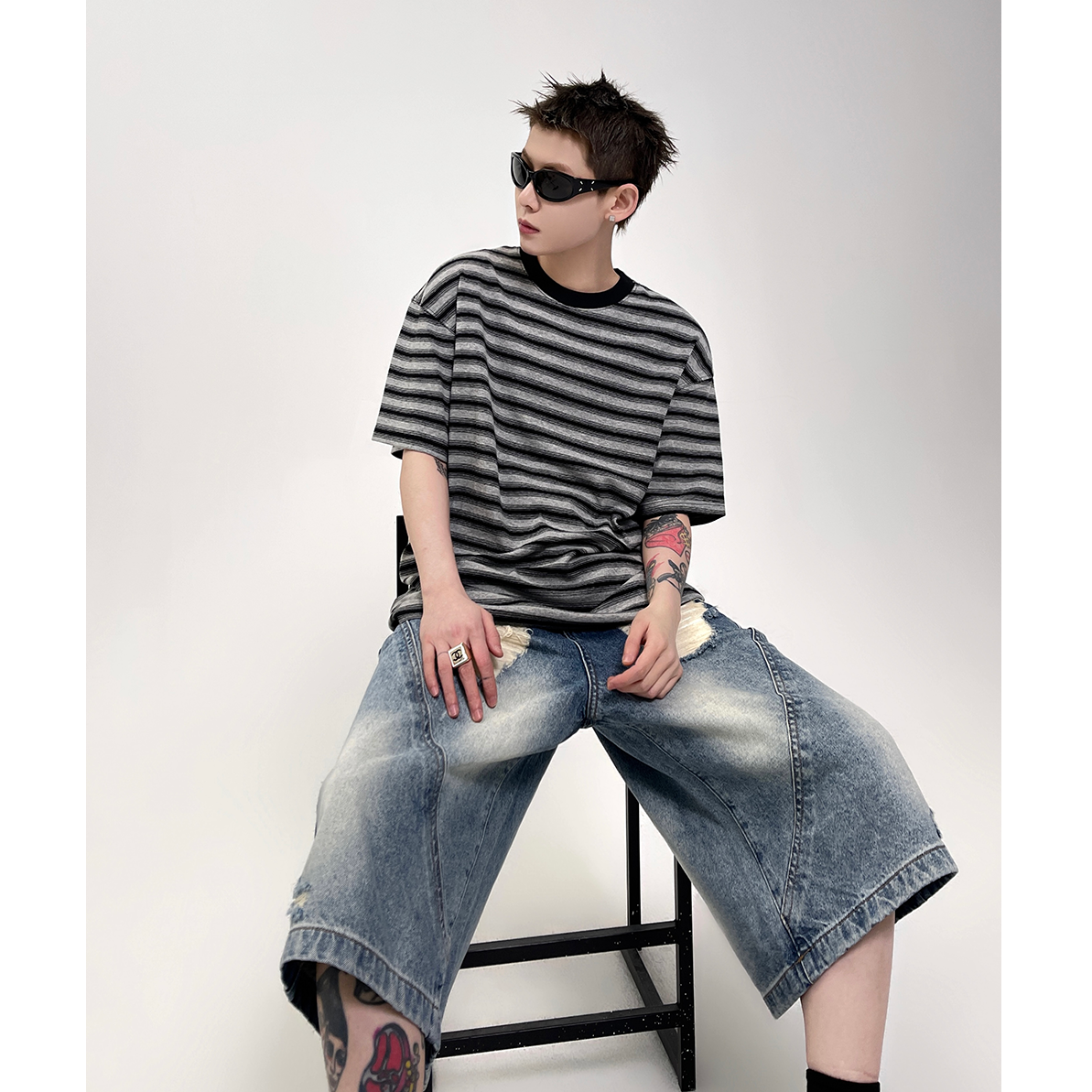 Loose Border T-shirt EAT099