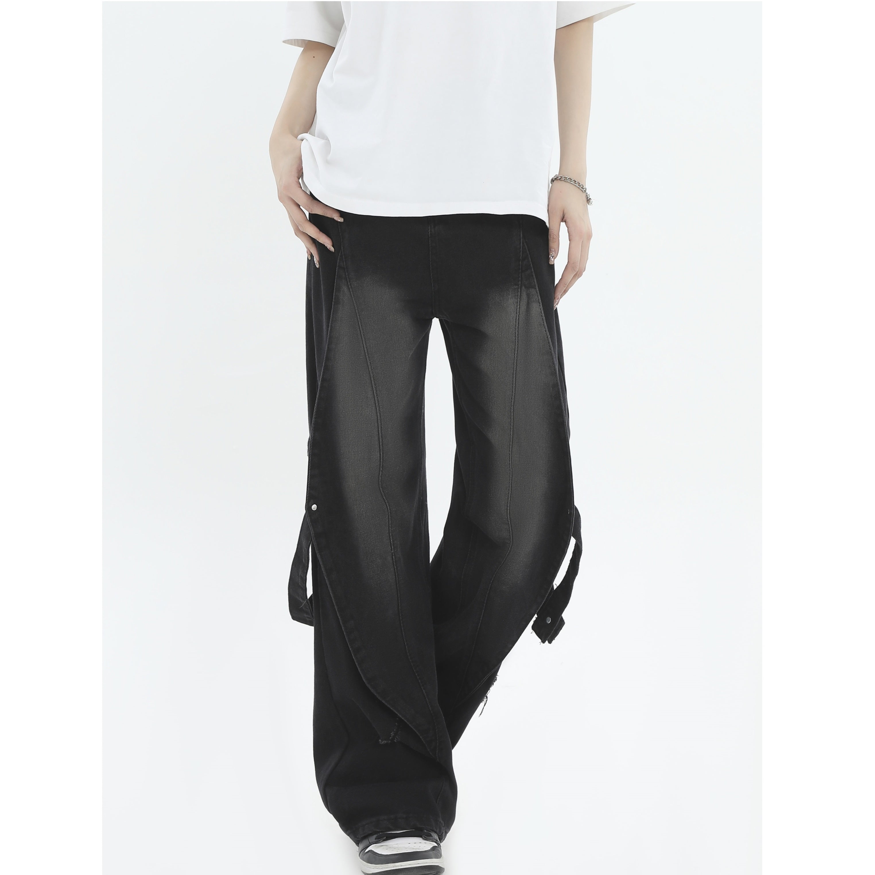 Distressed Washed 3D Paneled Strap Street Jeans IN7010