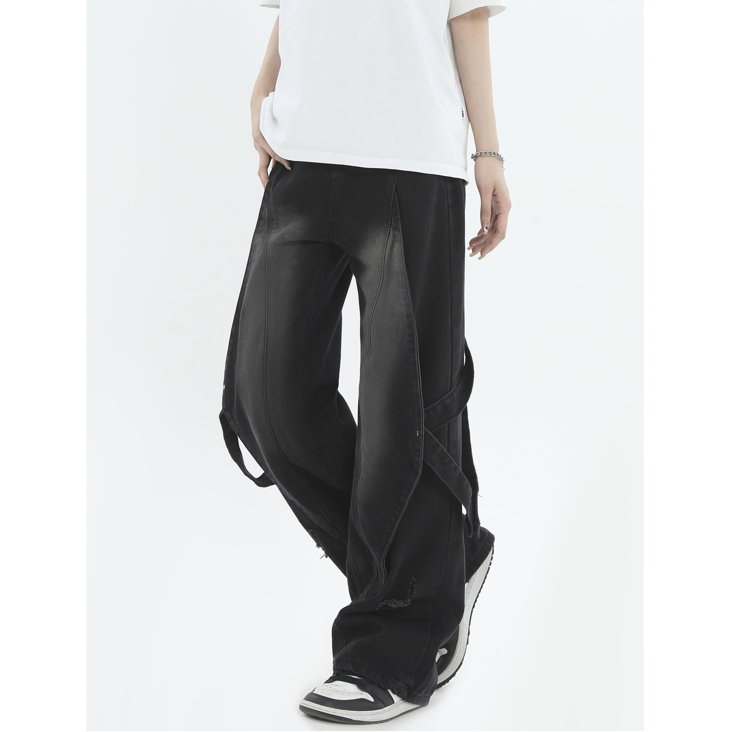 Distressed Washed 3D Paneled Strap Street Jeans IN7010