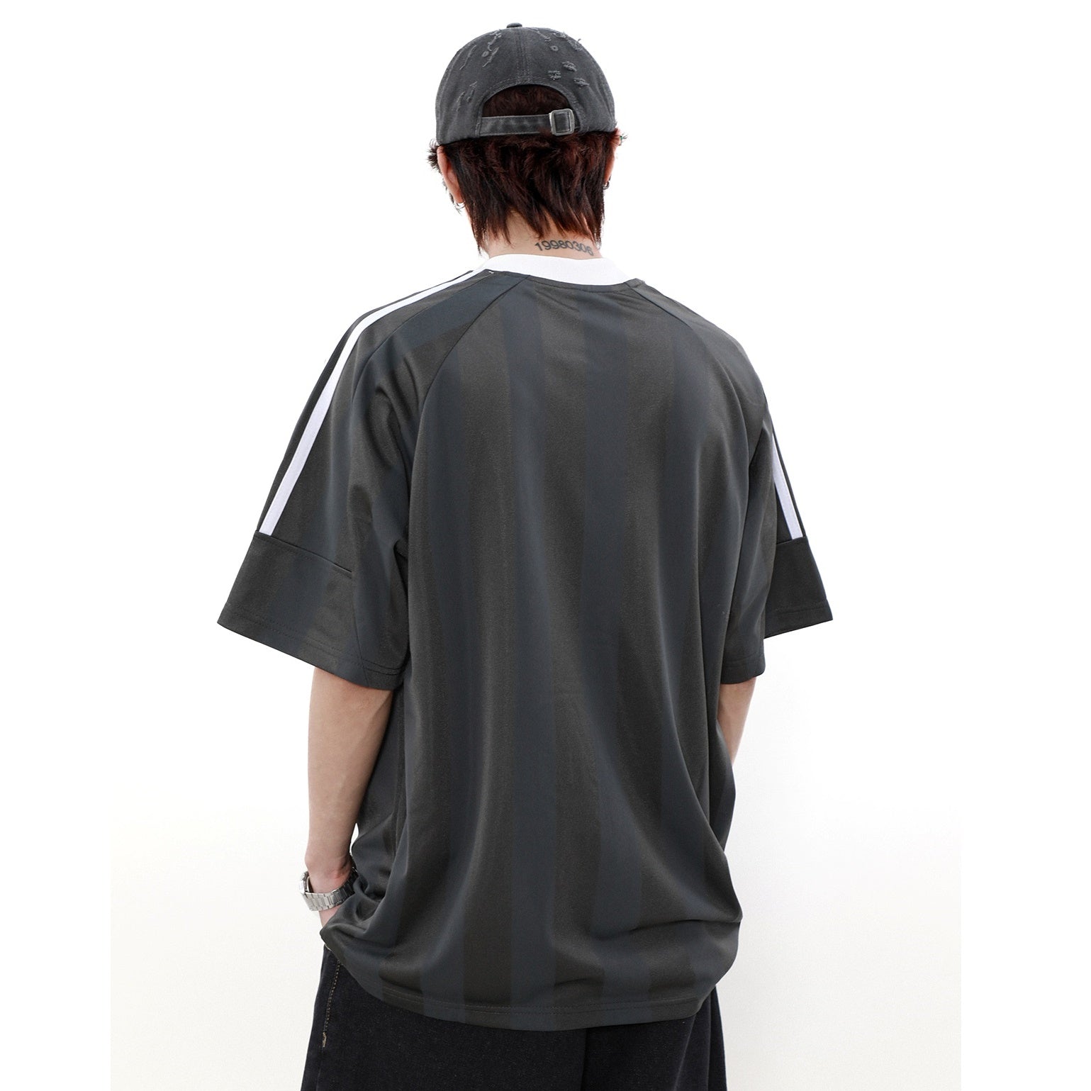 Line Sleeve Sporty V-Neck Print T-Shirt MR044