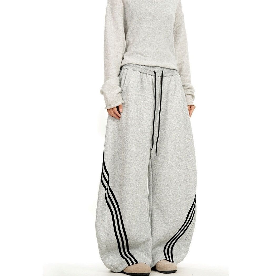 Slant Three Bar Wide Sweat Pants MB7407