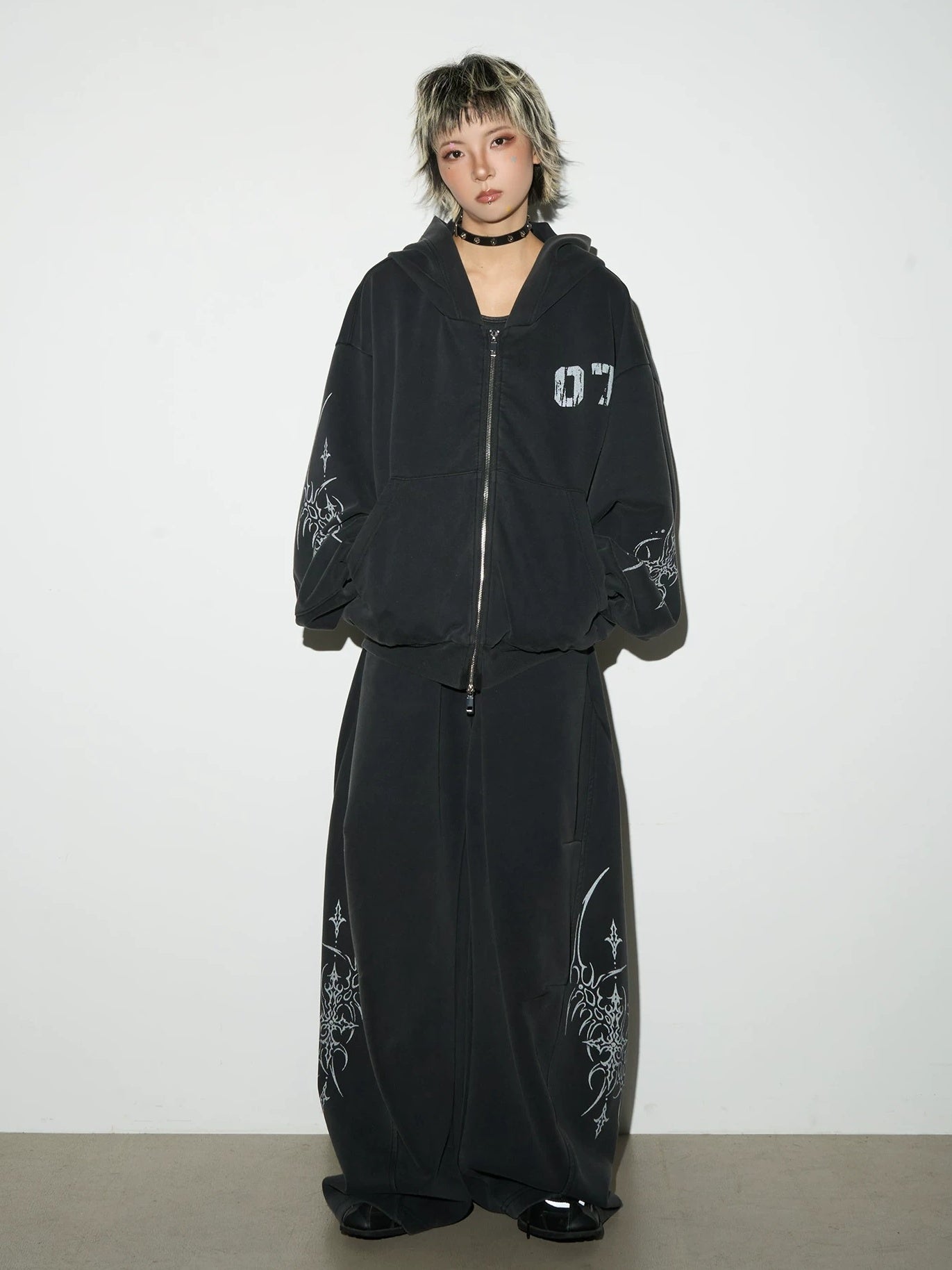 Graffiti Wide Curved Sweat Pants MB7445