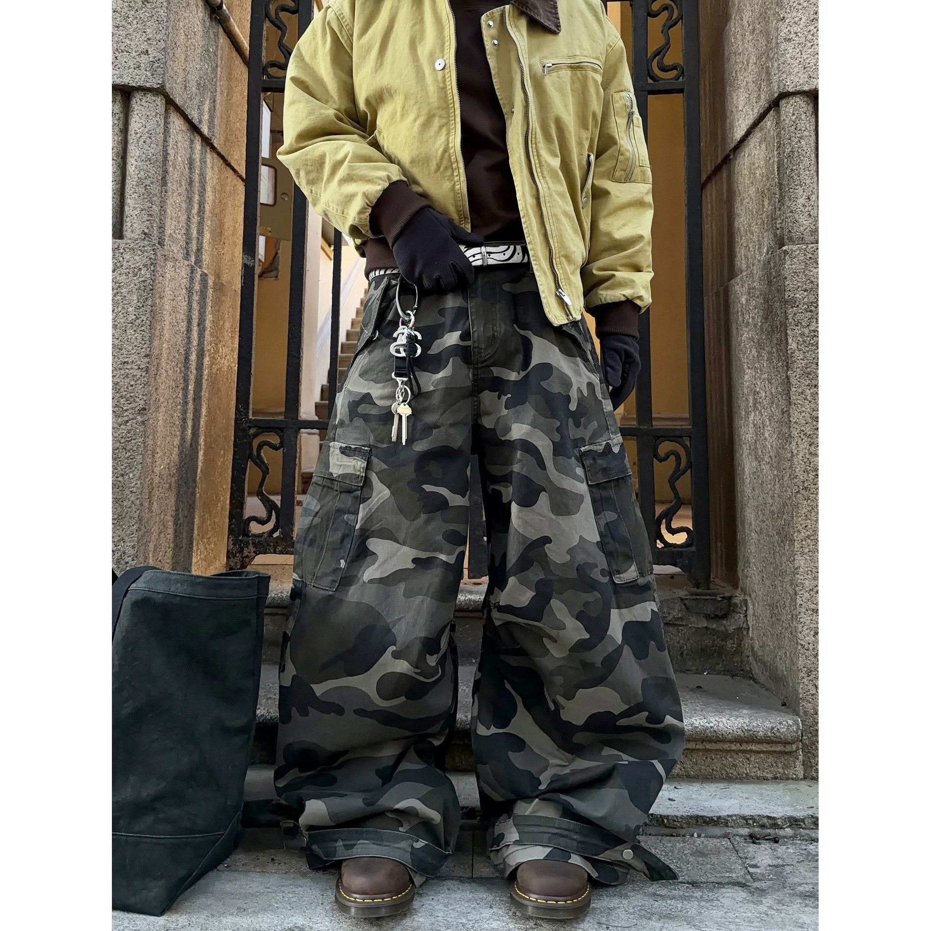 Wide Camouflage Cargo Curved Pants MB7397