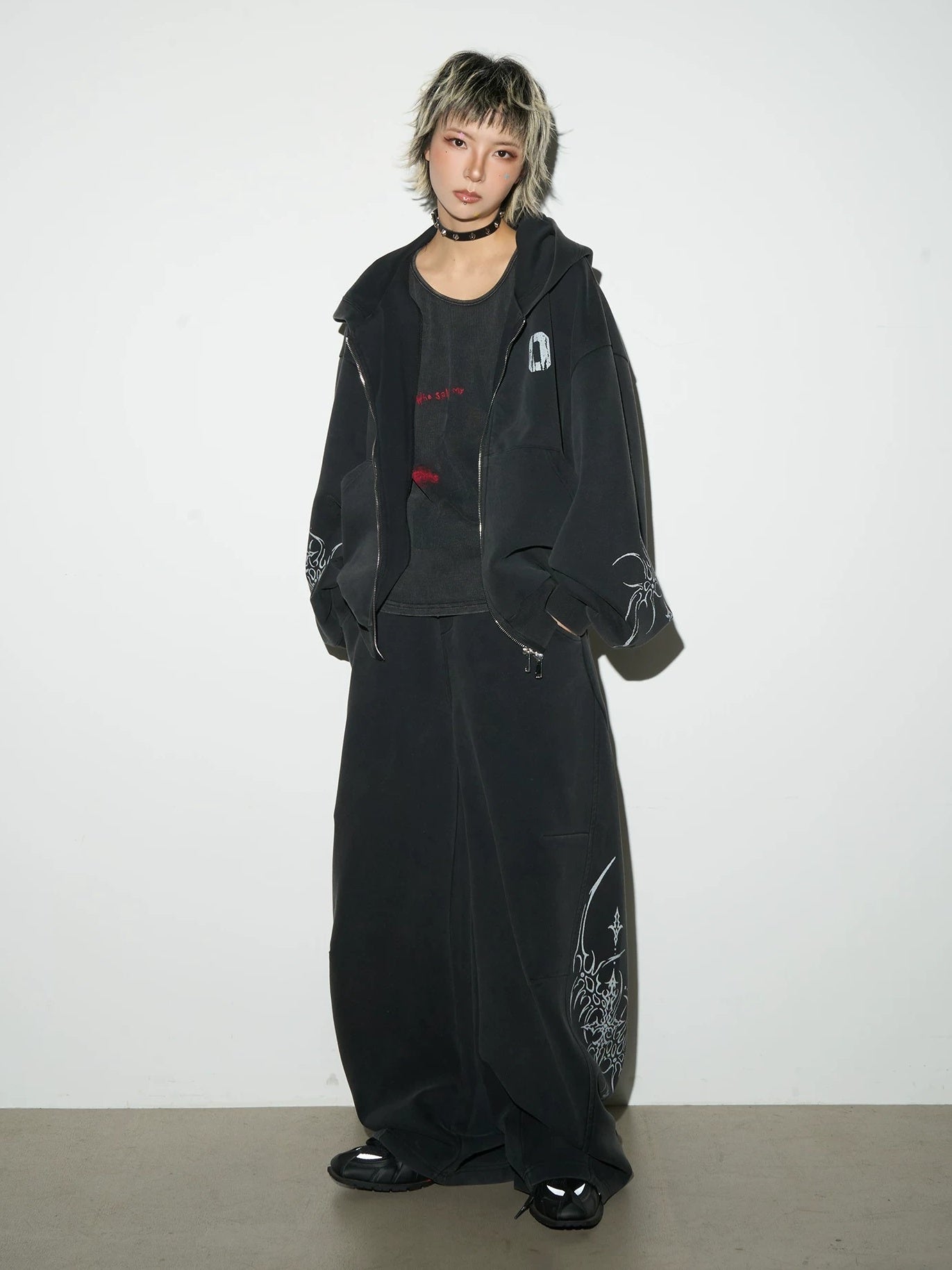 Graffiti Wide Curved Sweat Pants MB7445