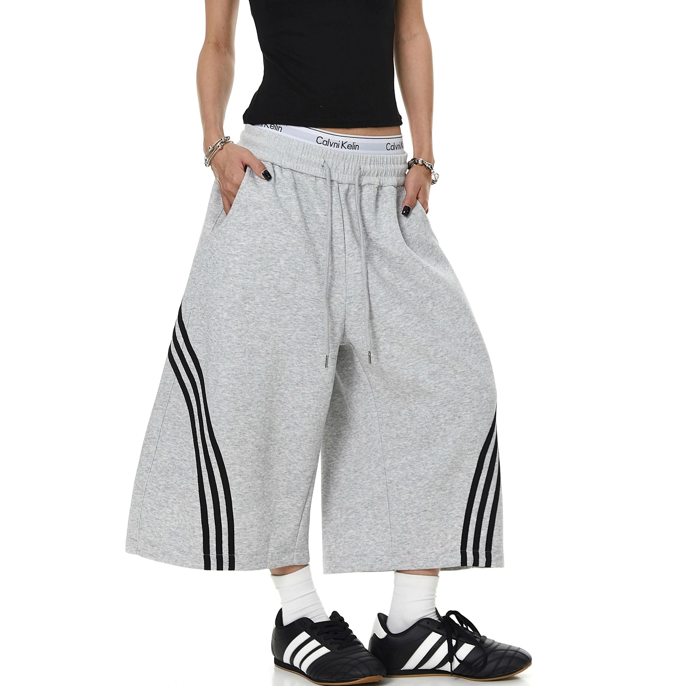 Three Bar Cropped Wide Sweat Pants MB7401