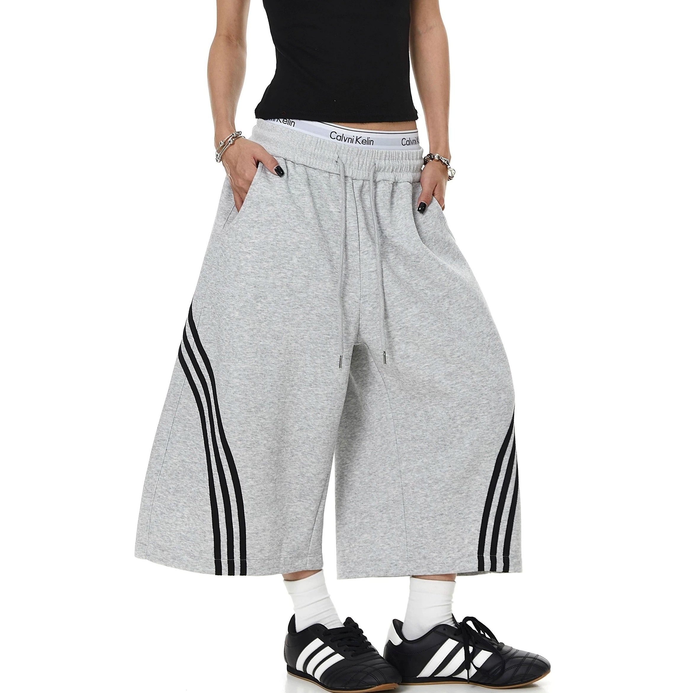 Three-Stripe Cropped Sweat Pants MB7408