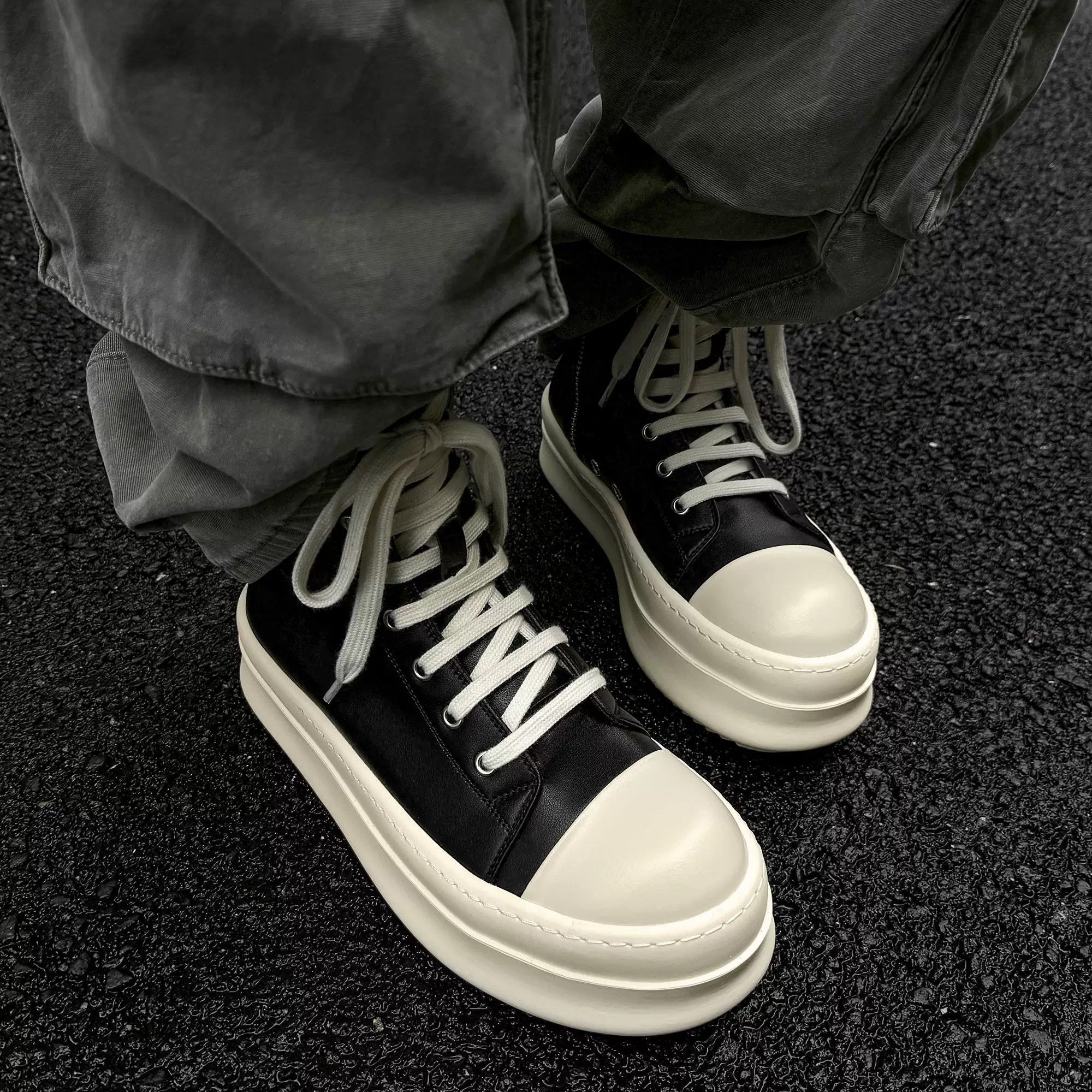 High-Top Zipper Design Lace-up Sneaker MB7429