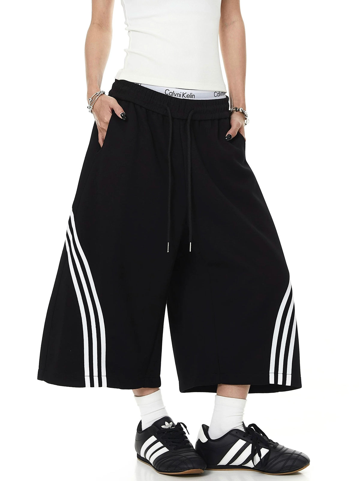 Side-Line Cropped Wide Sweat Pants MB7456