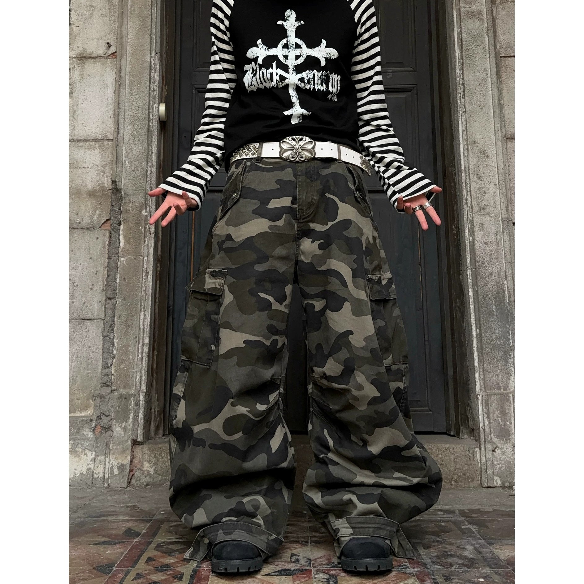 Wide Camouflage Cargo Curved Pants MB7397