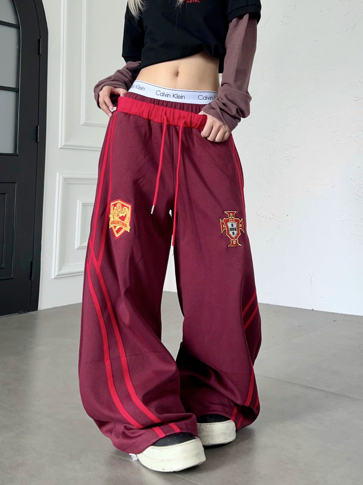 Emblem Double-Waist Striped Curved Sweat Pants MB7461