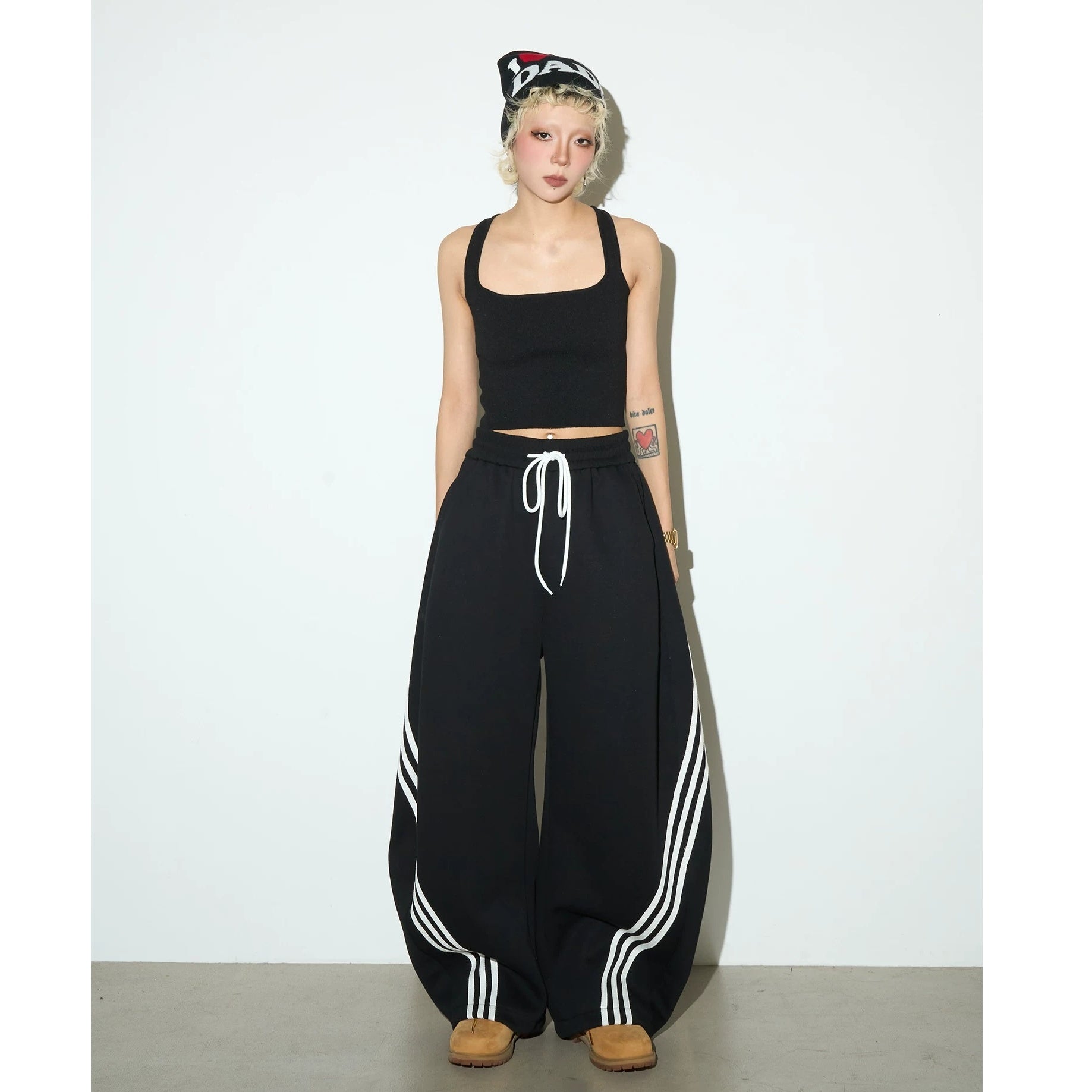 Three Bar Loose Sweat Pants MB7400