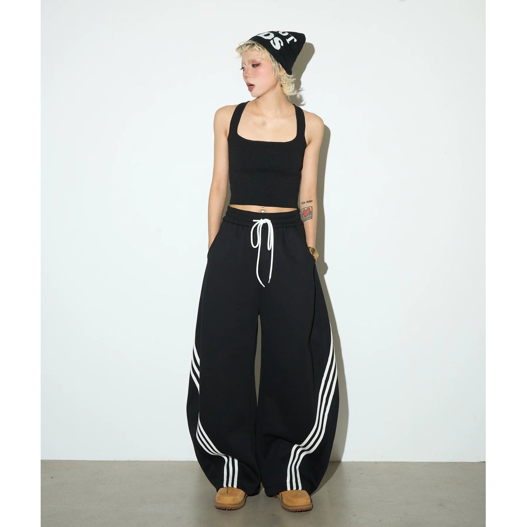 Three Bar Loose Sweat Pants MB7400