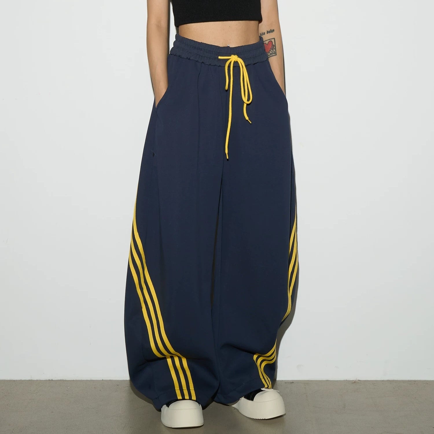 Three Bar Loose Sweat Pants MB7400