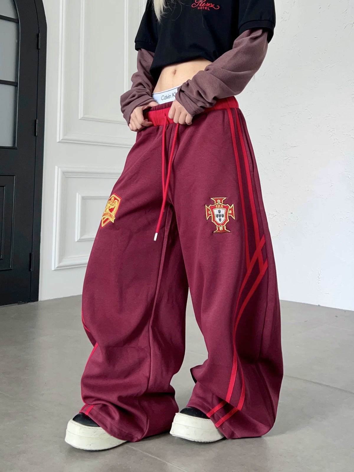 Emblem Double-Waist Striped Curved Sweat Pants MB7461