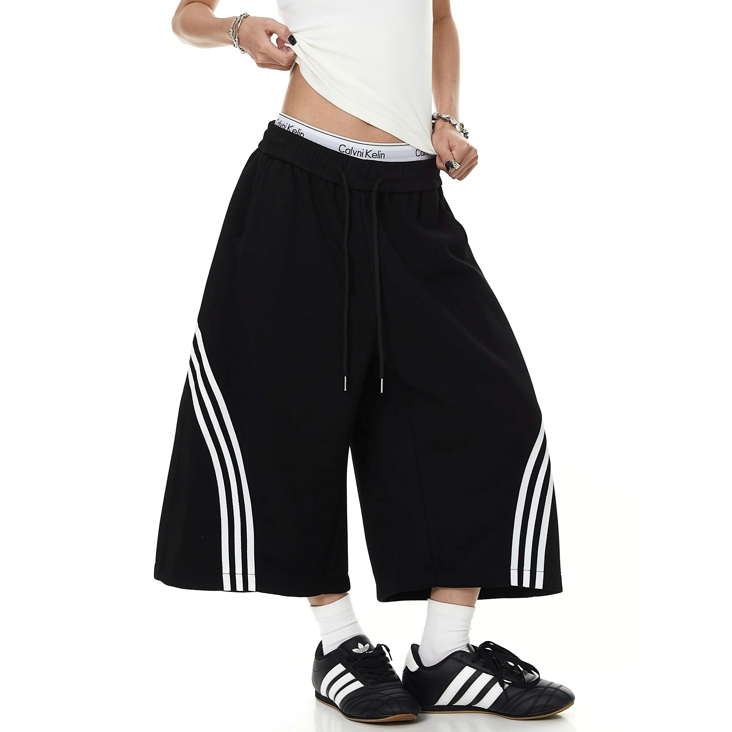 Three Bar Cropped Wide Sweat Pants MB7401