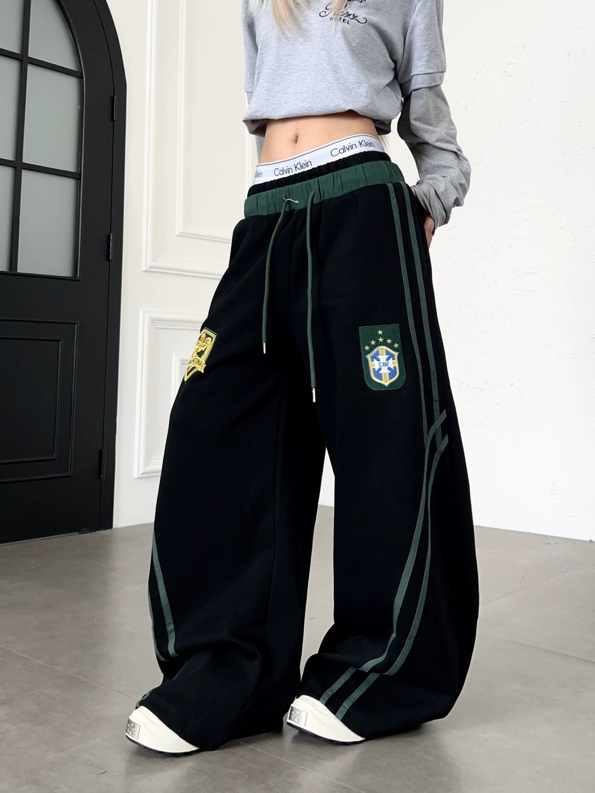 Emblem Double-Waist Striped Curved Sweat Pants MB7461