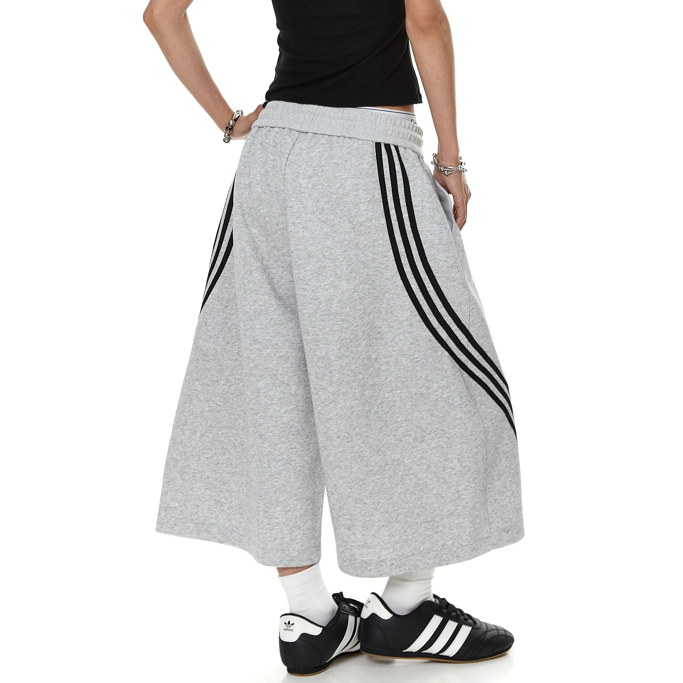 Three Bar Cropped Wide Sweat Pants MB7401