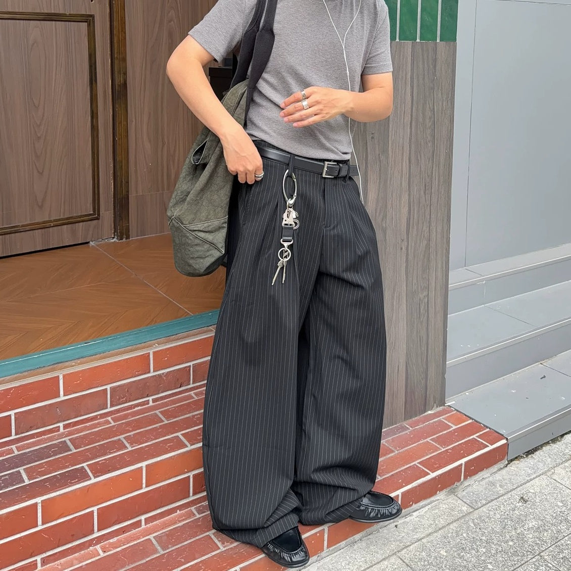 Pinstripe Tuck Loose Curved Pants MB7384
