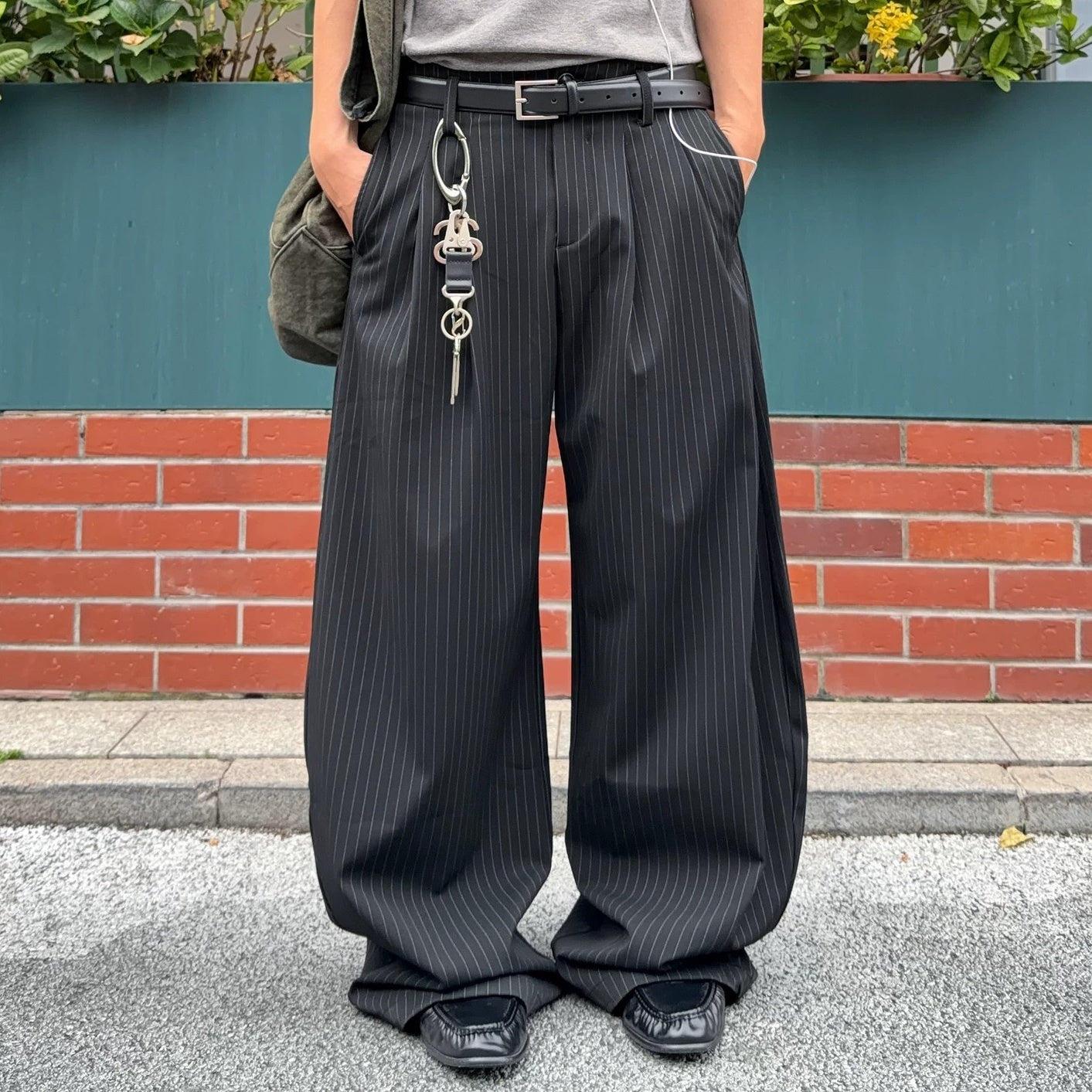 Pinstripe Tuck Loose Curved Pants MB7384