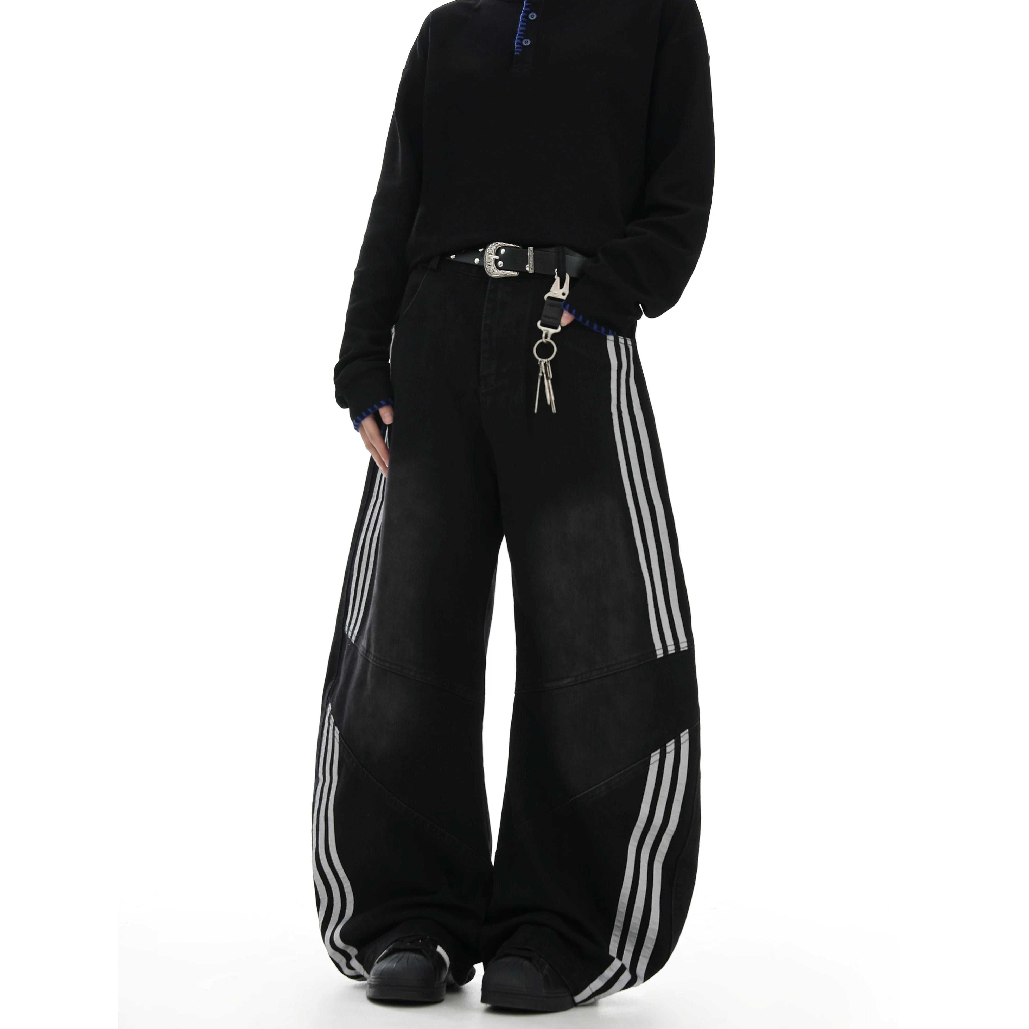 Deconstructed Three-Stripe Curved Jeans MB7419