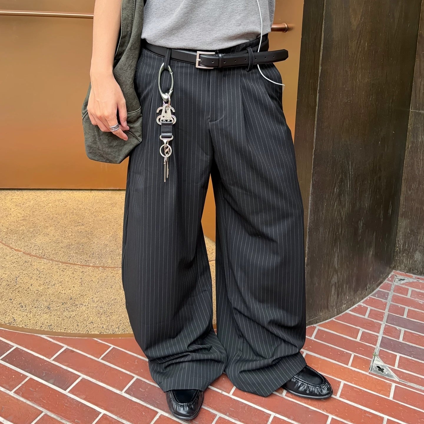 Pinstripe Tuck Loose Curved Pants MB7384