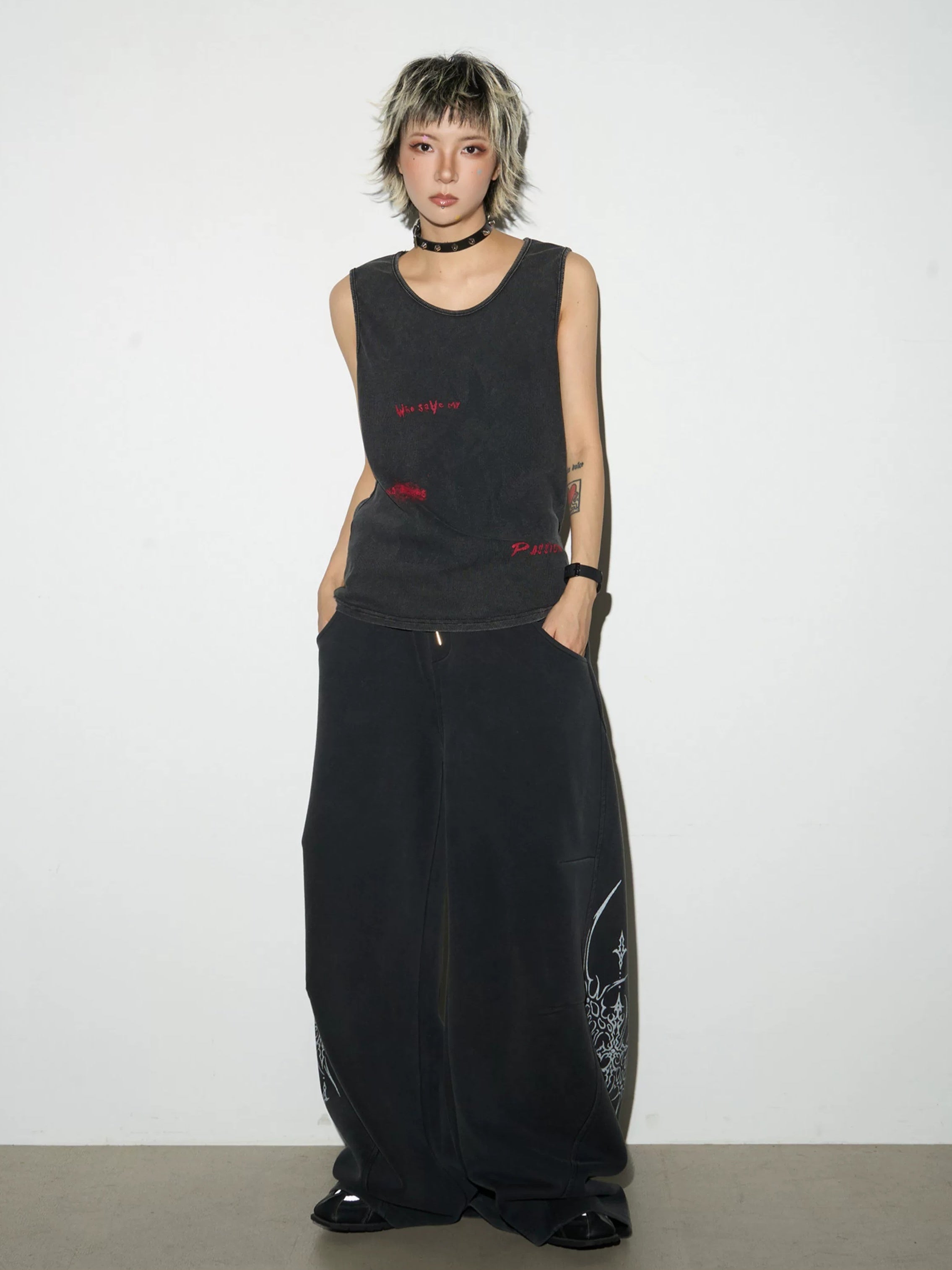 Graffiti Wide Curved Sweat Pants MB7445