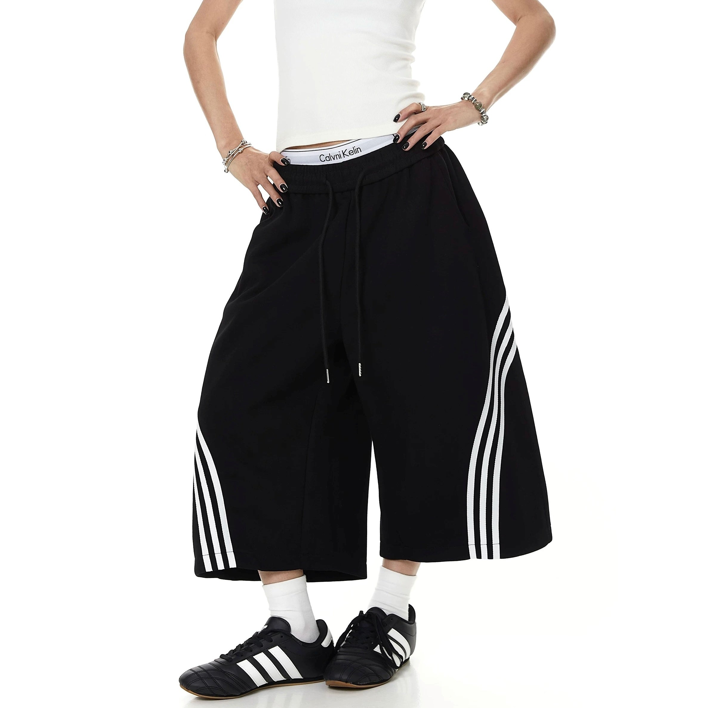 Three-Stripe Cropped Sweat Pants MB7408