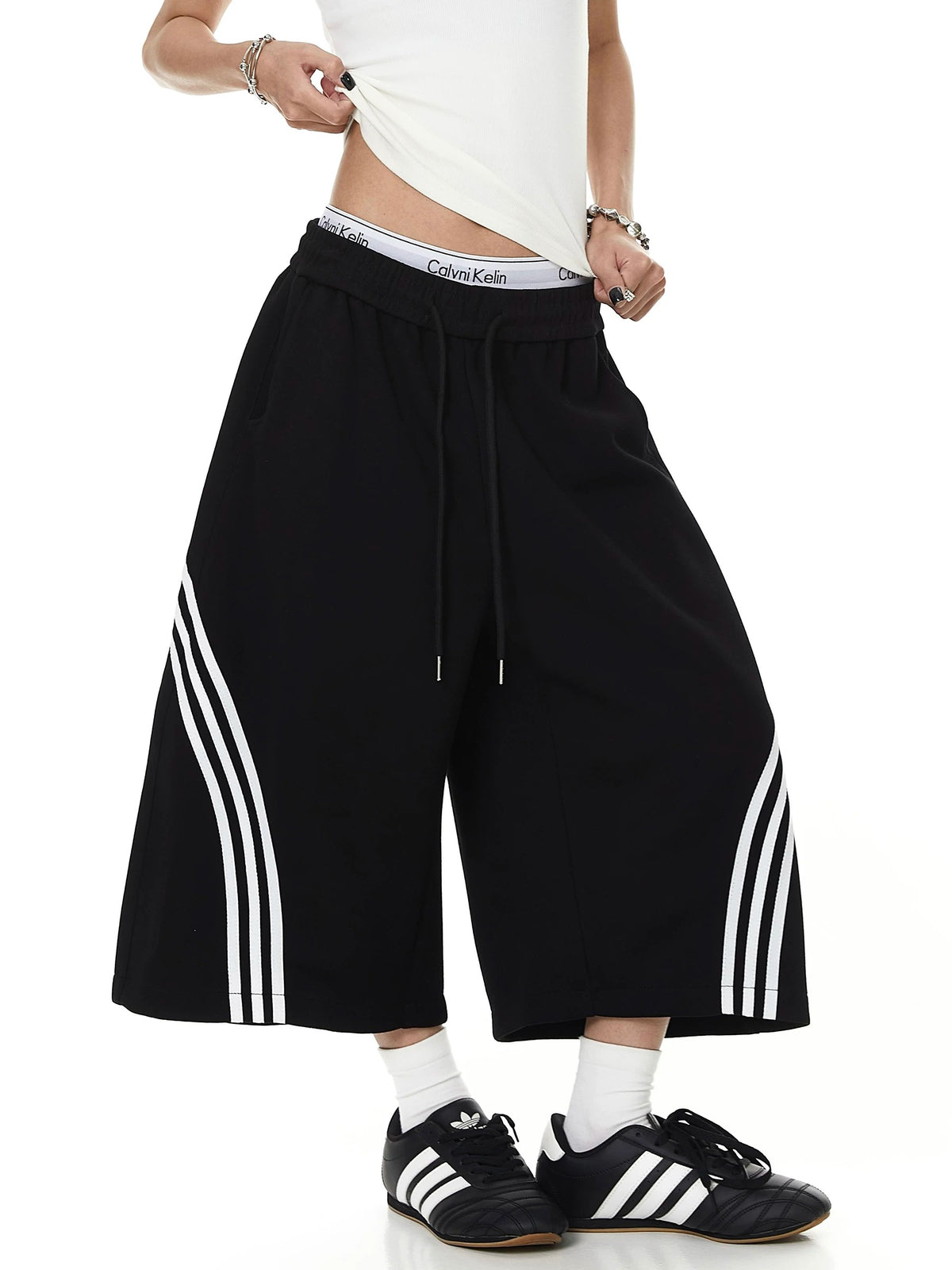 Side-Line Cropped Wide Sweat Pants MB7456