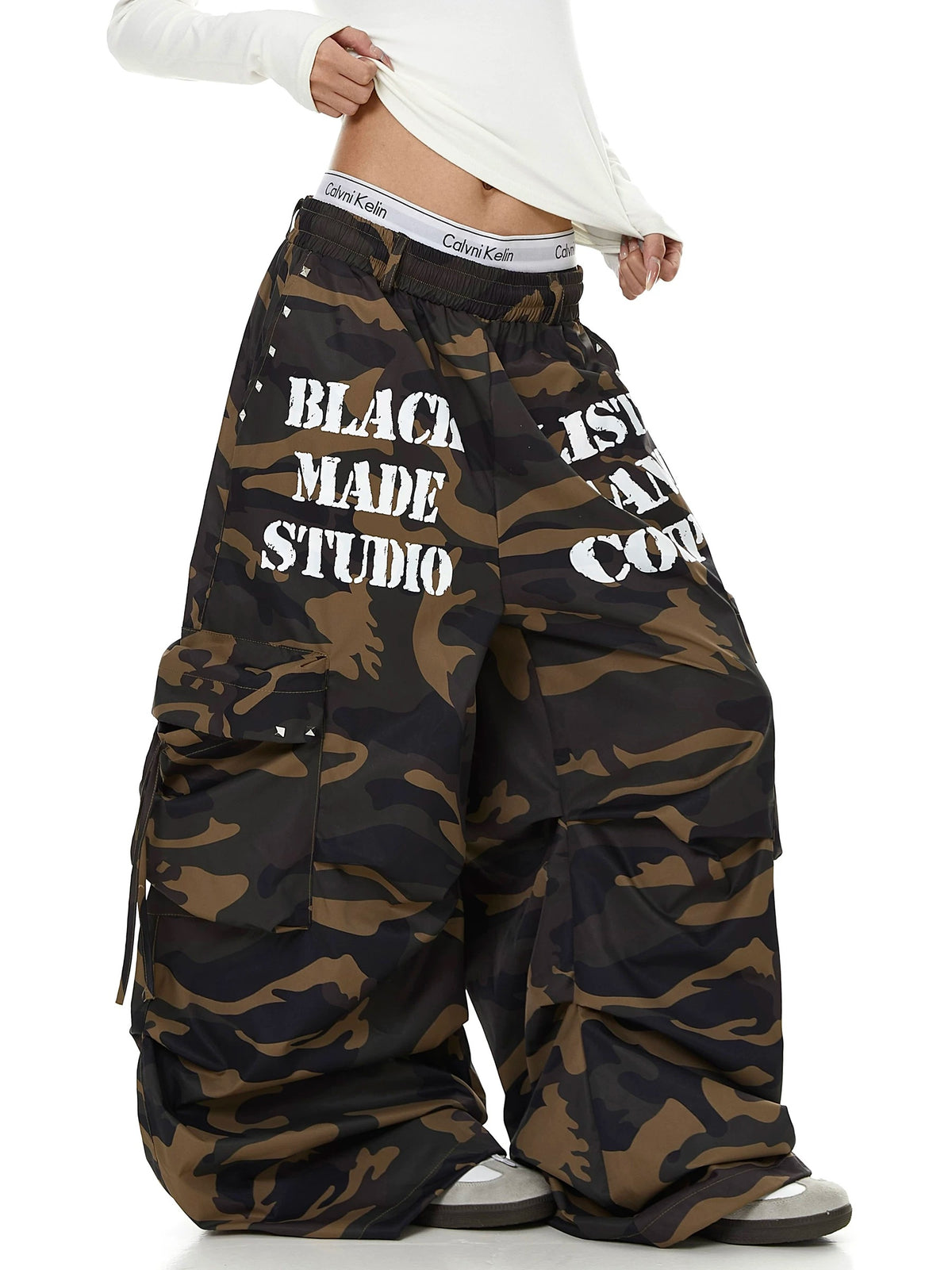 Letter Print Camouflage Wide Cargo Pants MB7451