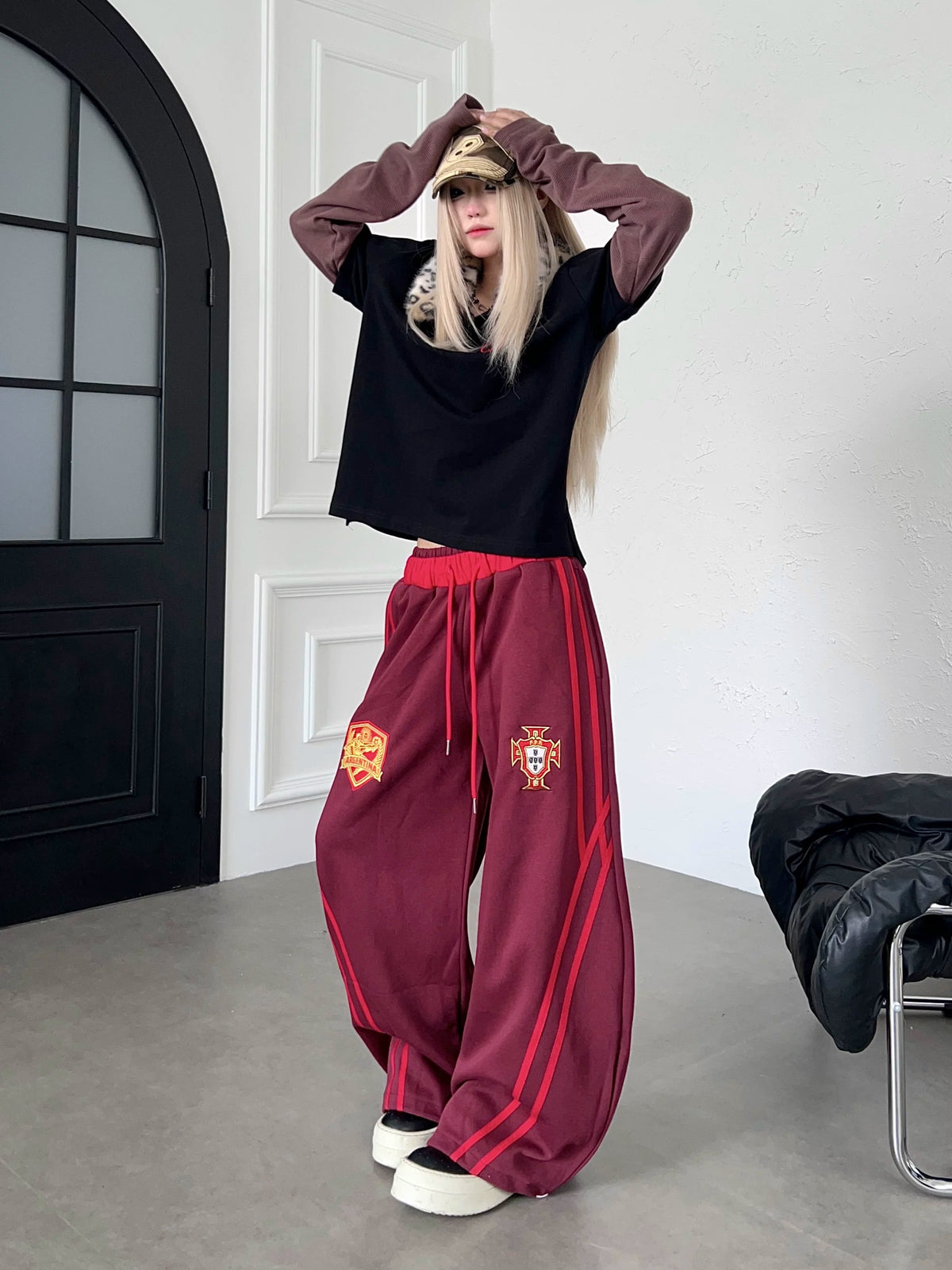Emblem Double-Waist Striped Curved Sweat Pants MB7461