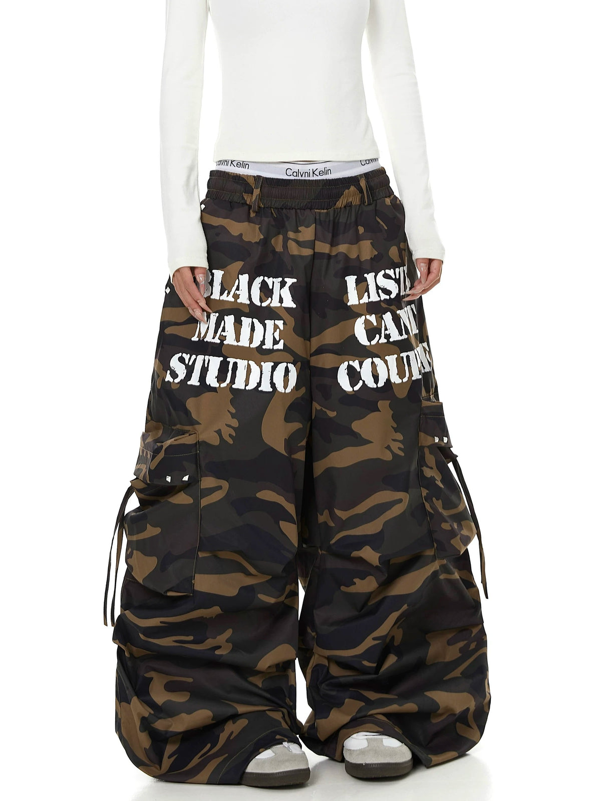 Letter Print Camouflage Wide Cargo Pants MB7451