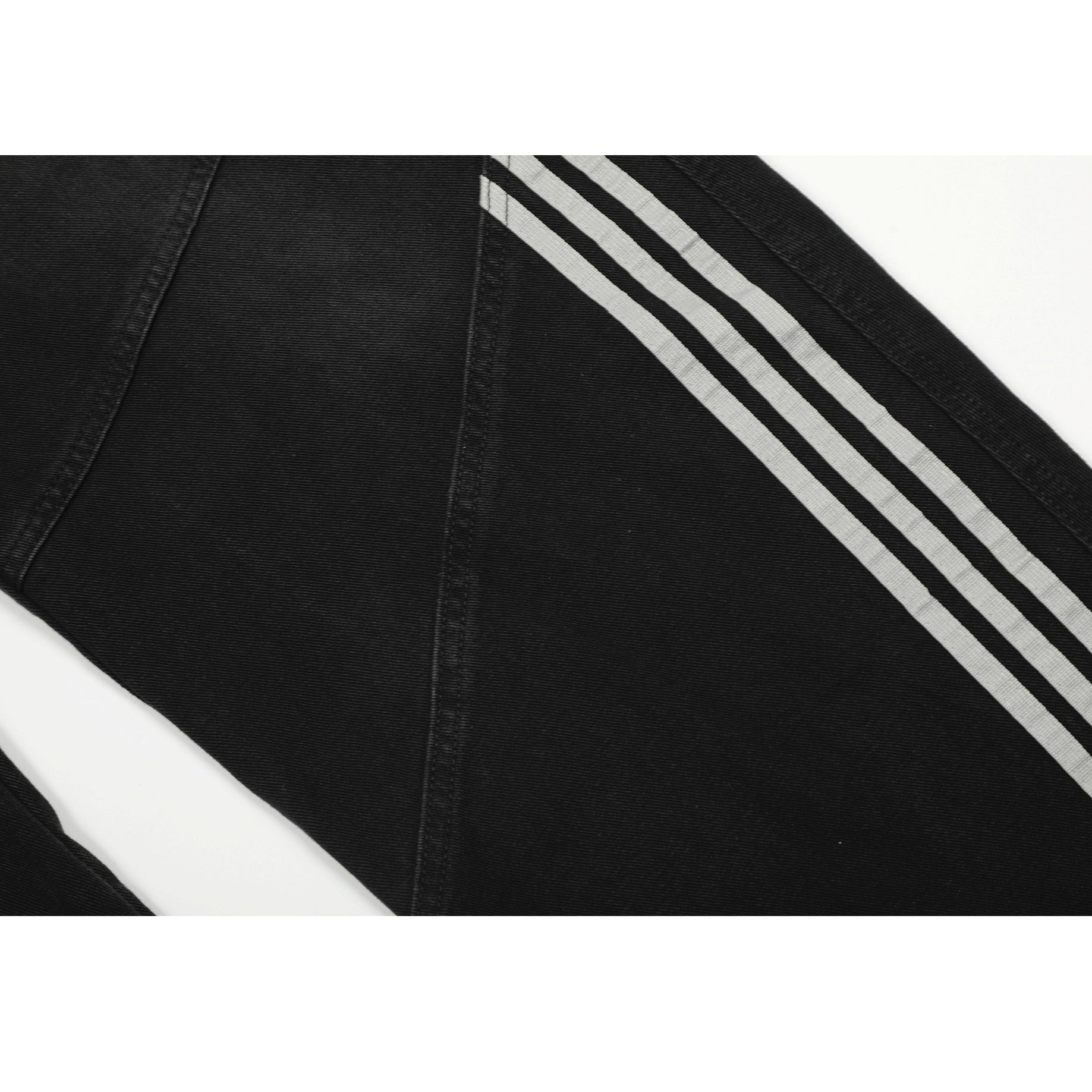 Deconstructed Three-Stripe Curved Jeans MB7419
