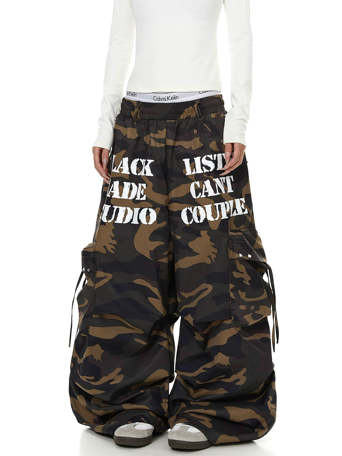 Letter Print Camouflage Wide Cargo Pants MB7451