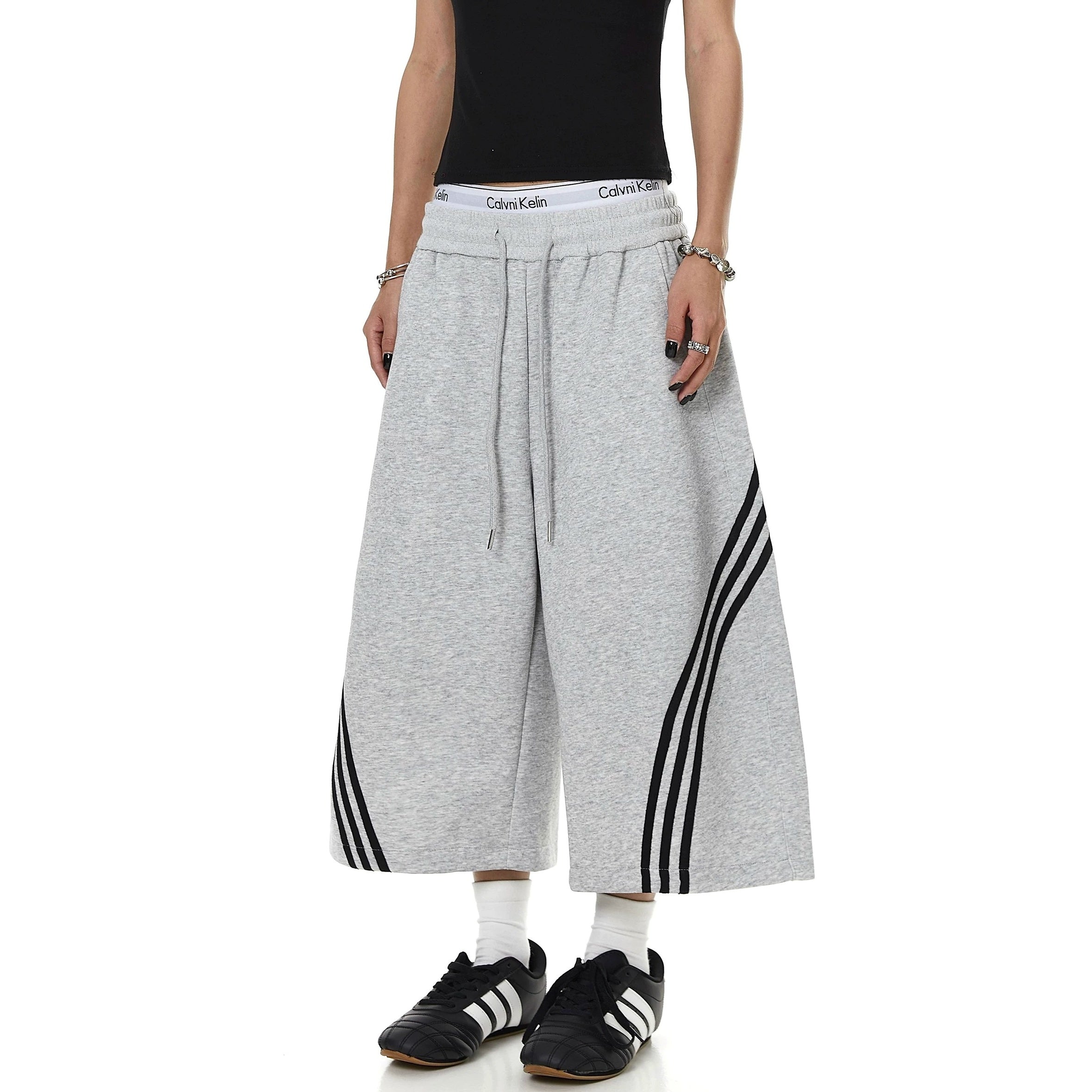 Three-Stripe Cropped Sweat Pants MB7408