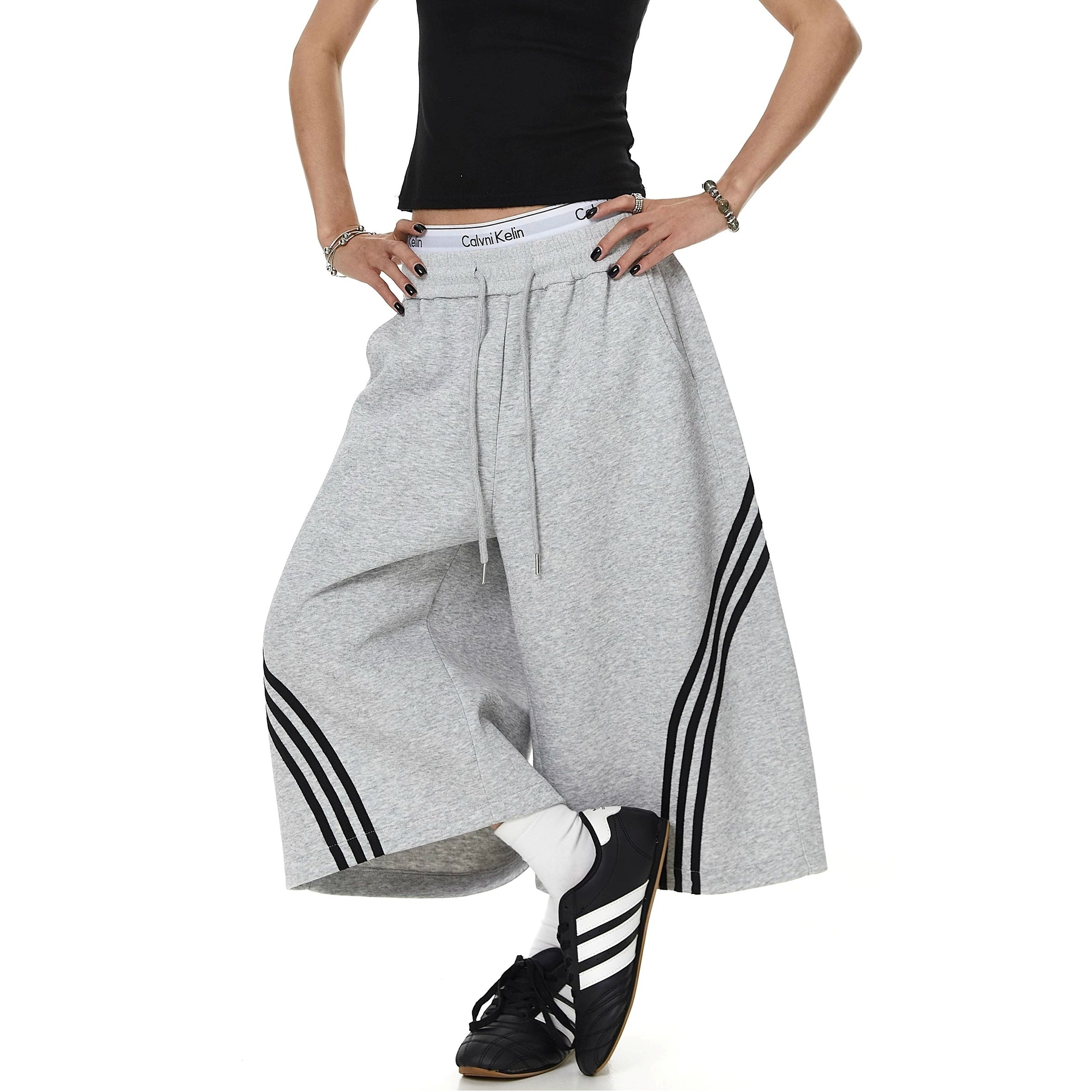 Three-Stripe Cropped Sweat Pants MB7408