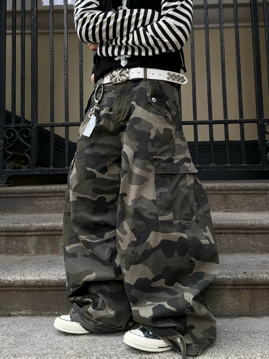 Wide Camouflage Cargo Curved Pants MB7397