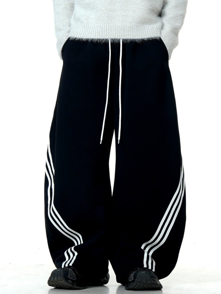 Slant Three Bar Wide Sweat Pants MB7407