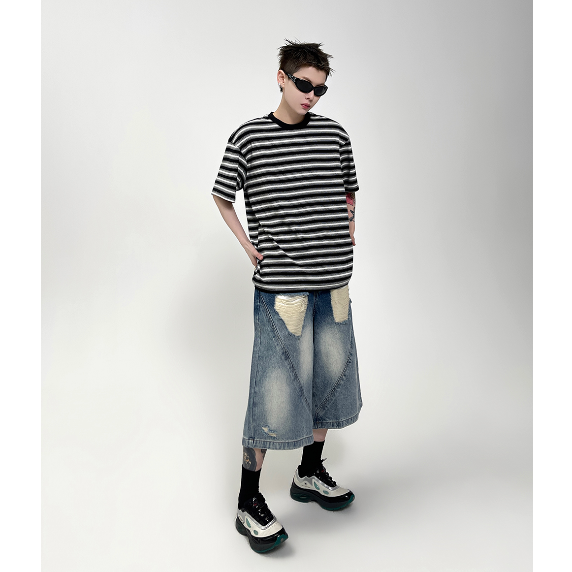 Loose Border T-shirt EAT099