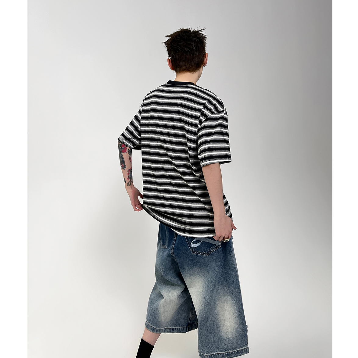 Loose Border T-shirt EAT099