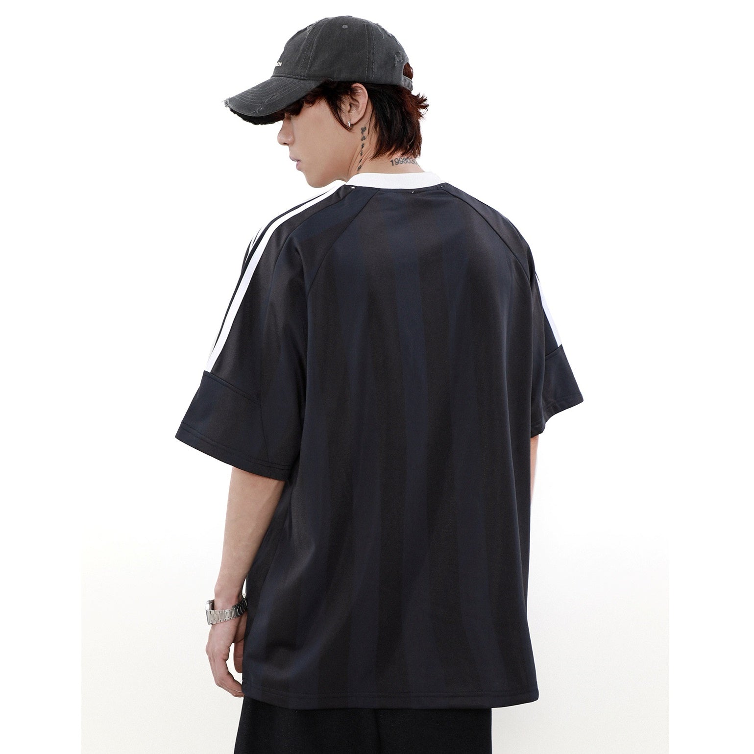 Line Sleeve Sporty V-Neck Print T-Shirt MR044
