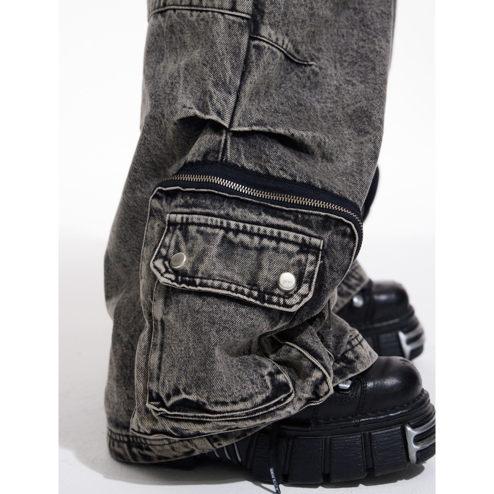 Wide-leg Double Pocket Cargo Jeans MB7028