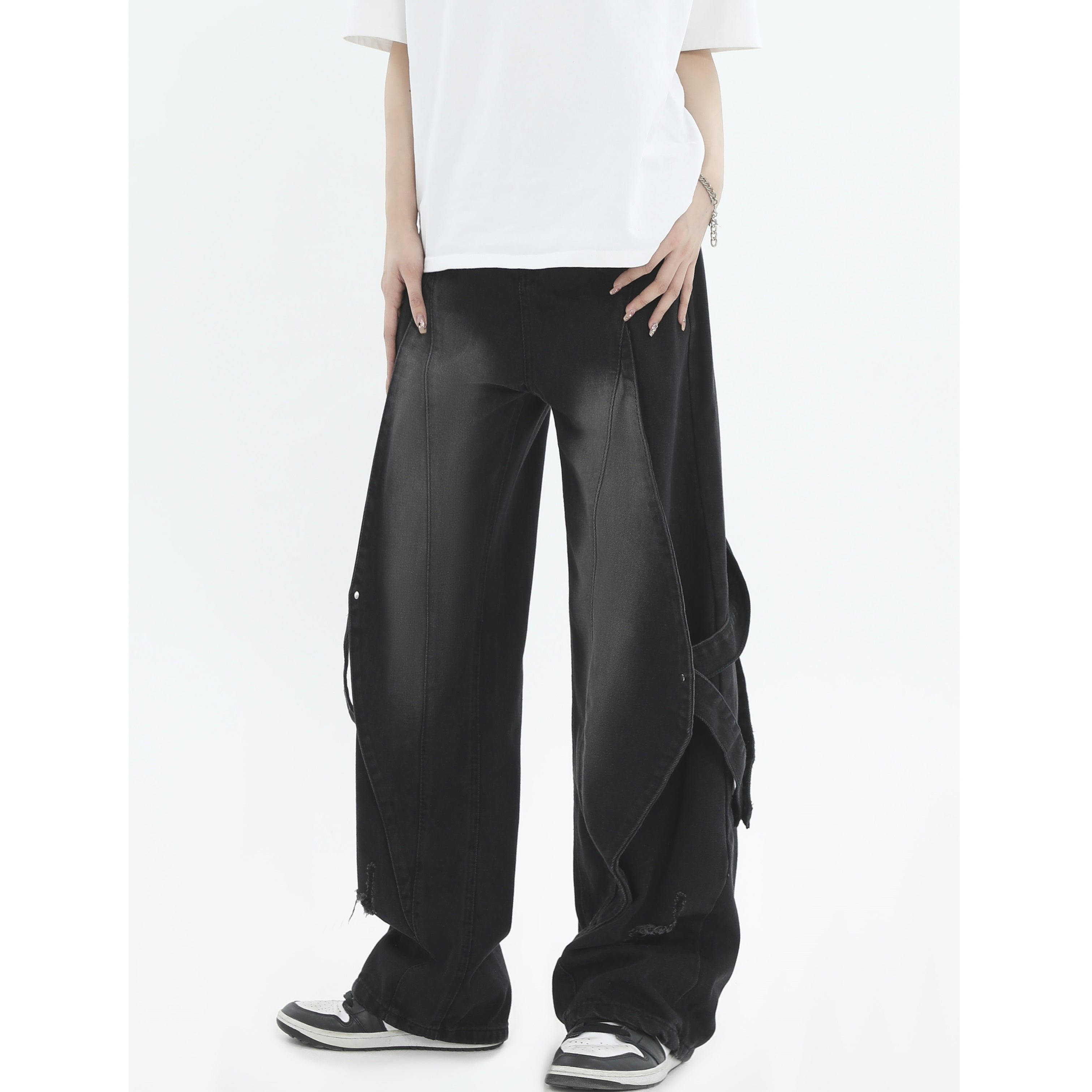 Distressed Washed 3D Panelled Strap Street Jeans IN7010