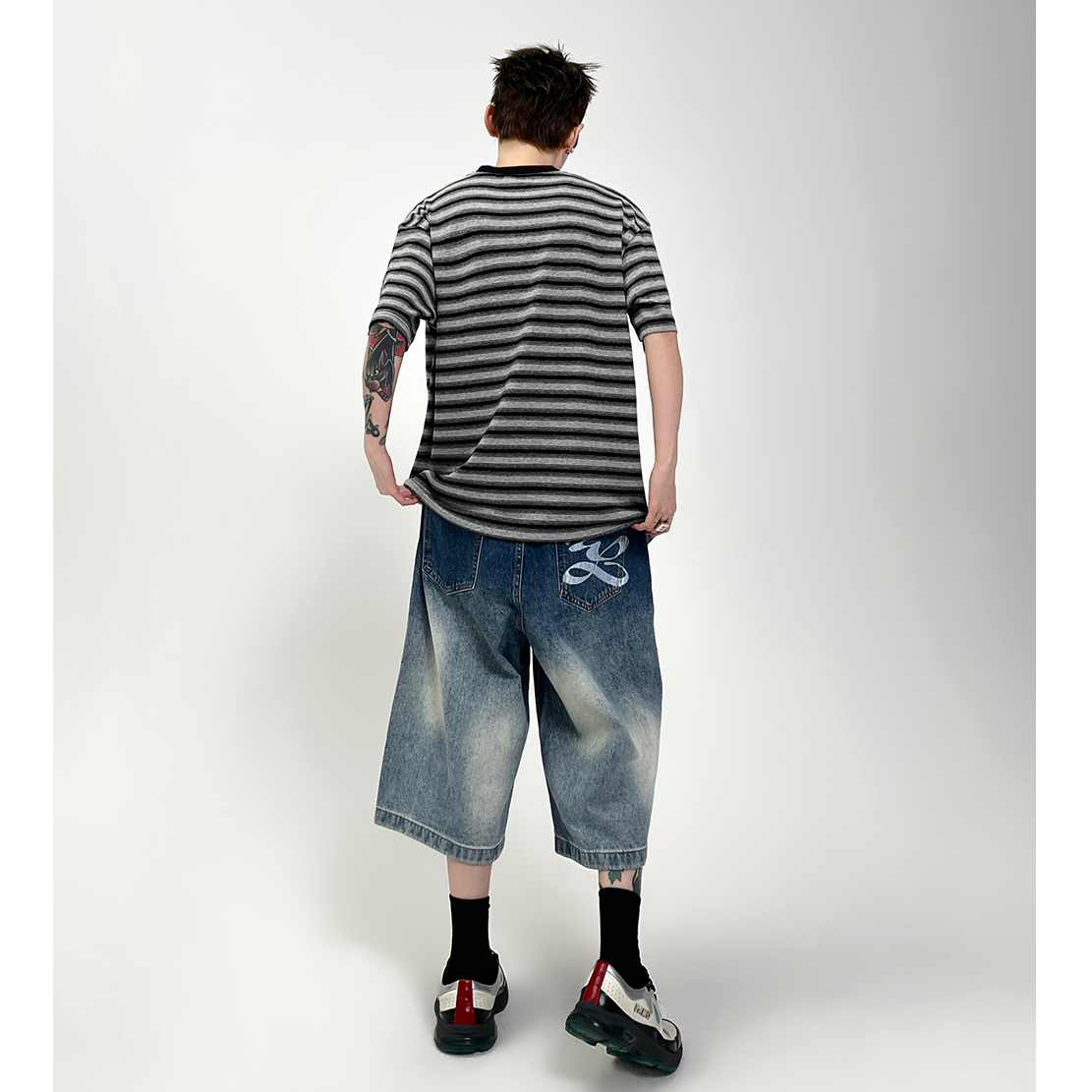 Loose Border T-shirt EAT099